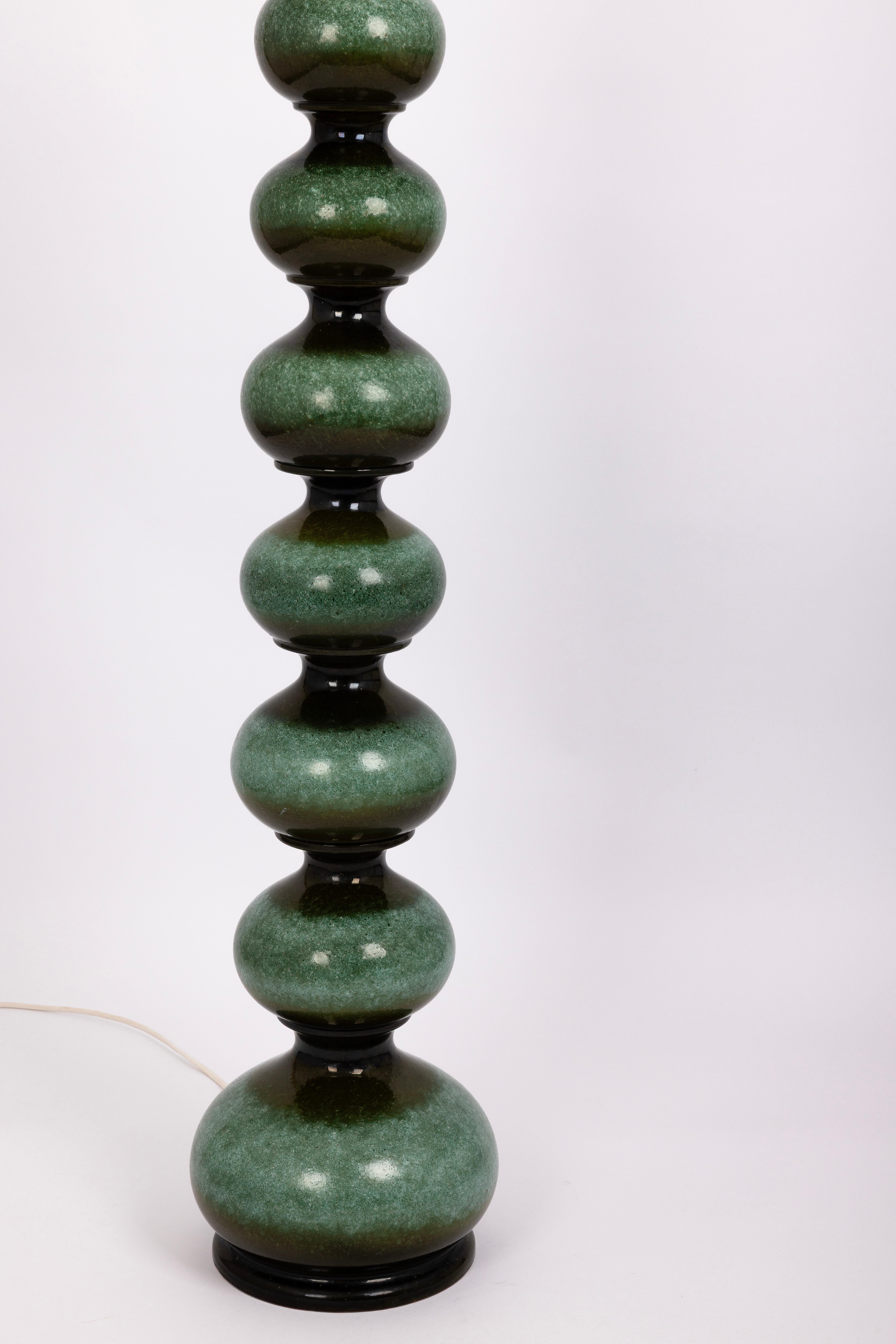 Große Stehlampe aus grüner Keramik, entworfen von Kaiser, Deutschland, 1970er Jahre im Zustand „Gut“ im Angebot in Aachen, NRW