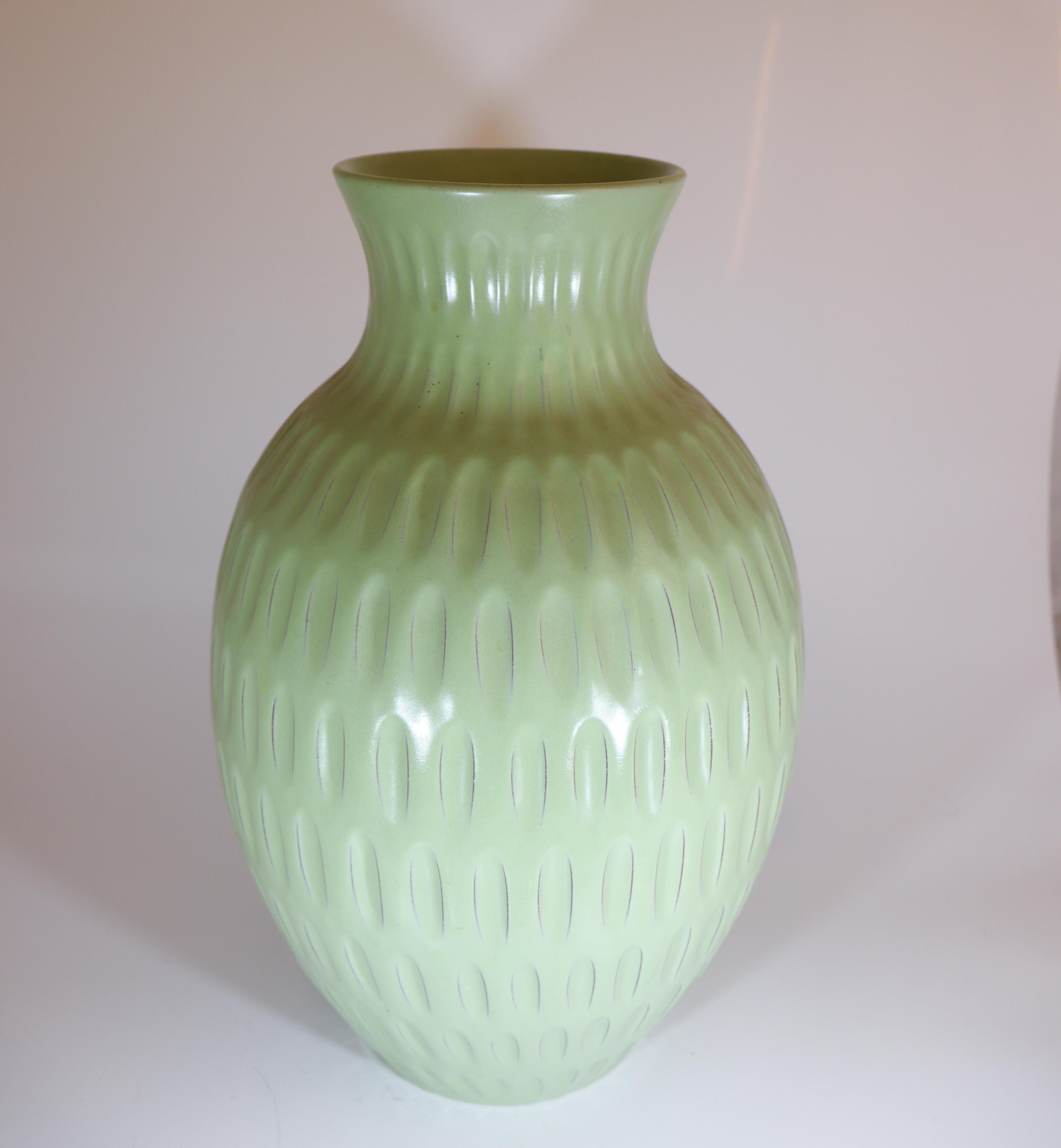 Gran jarrón de cerámica verde - Anna-Lisa Thomson - Upsala Ekeby - Década de 1940 Cerámico en venta