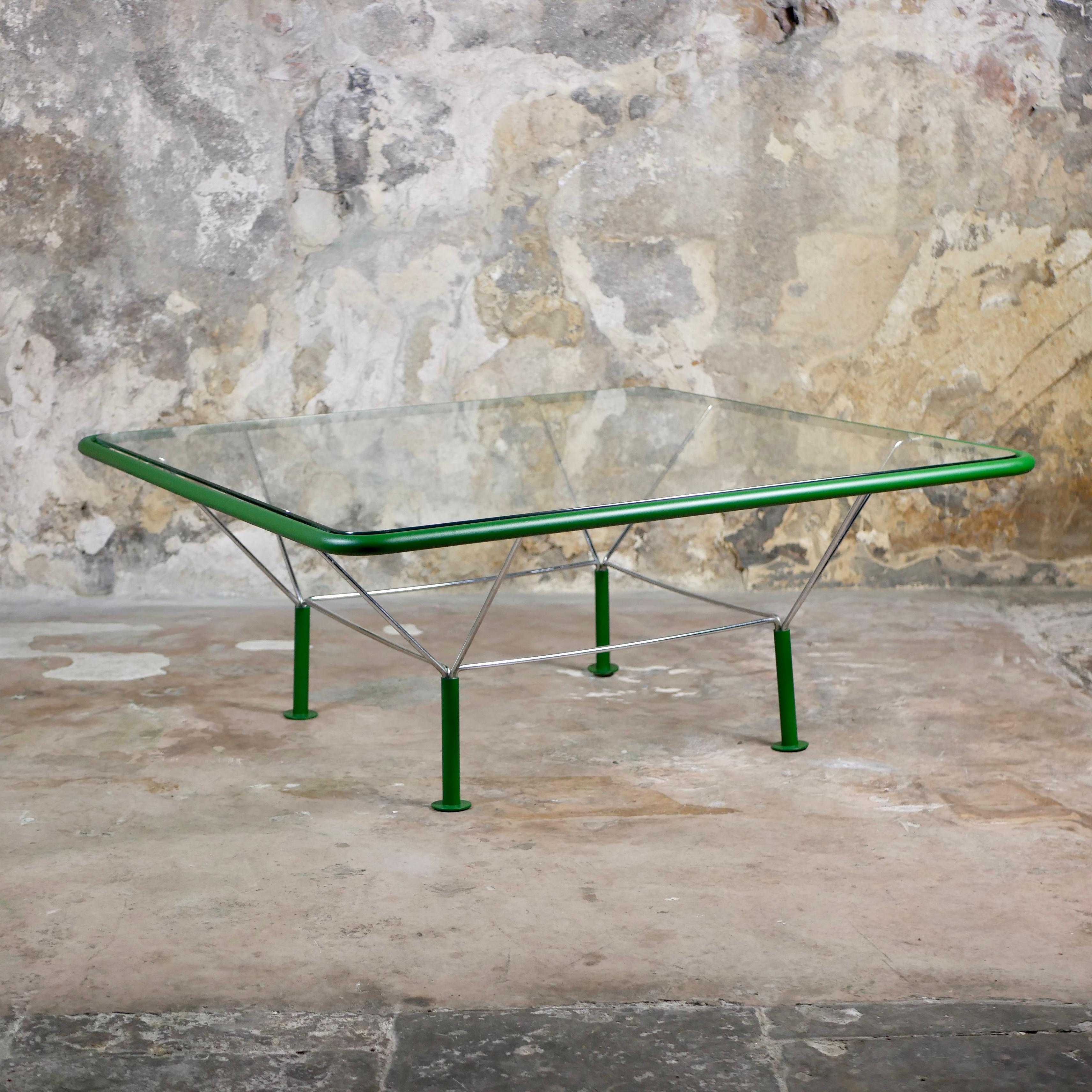 Beautiful and rare coffee table by Niels Bendtsen, made in Denmark in the 1970s.
Refinished tubular metal structure, glass top.
Good condition, some scratches on top.
Dimensions : W100, D100, H40