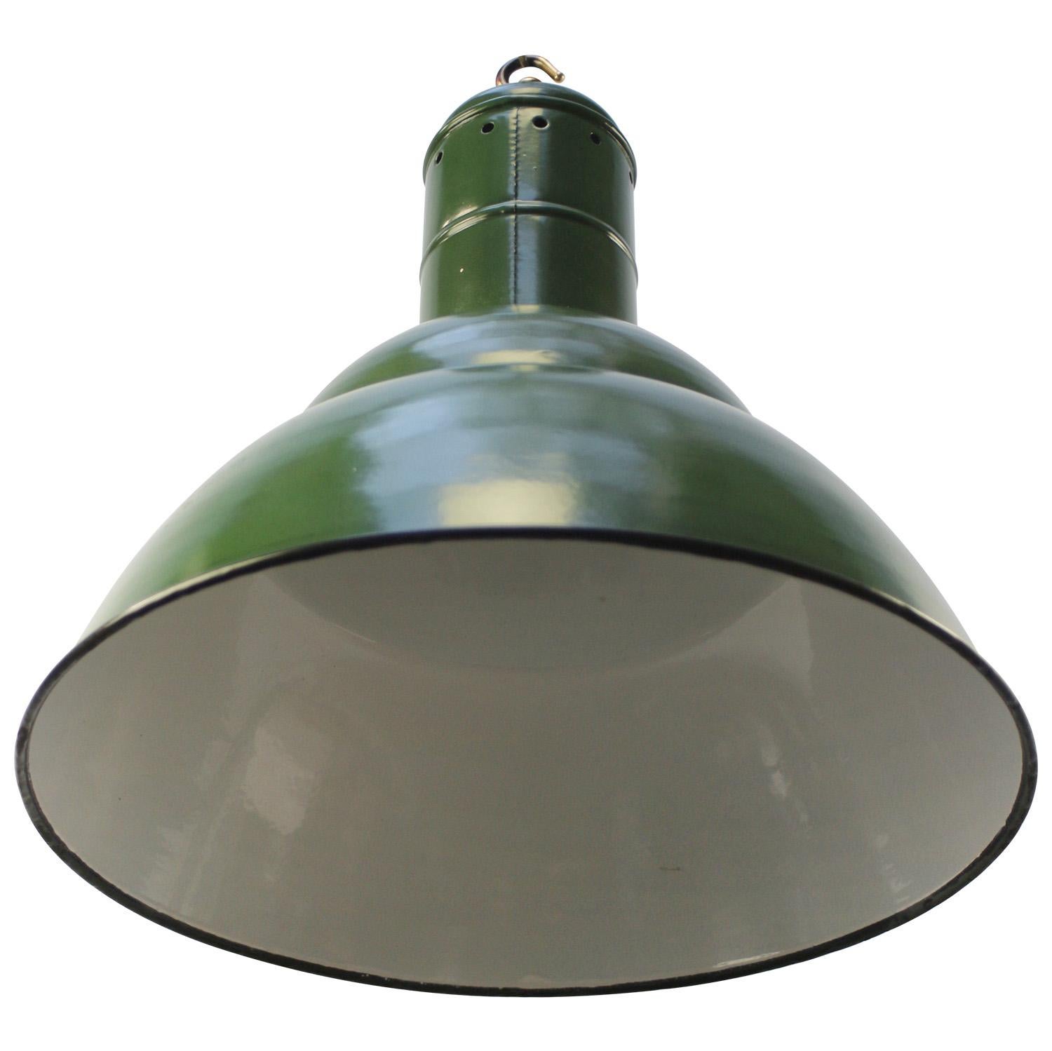Large French Industrial Green Pendant Lights In Good Condition For Sale In Amsterdam, NL