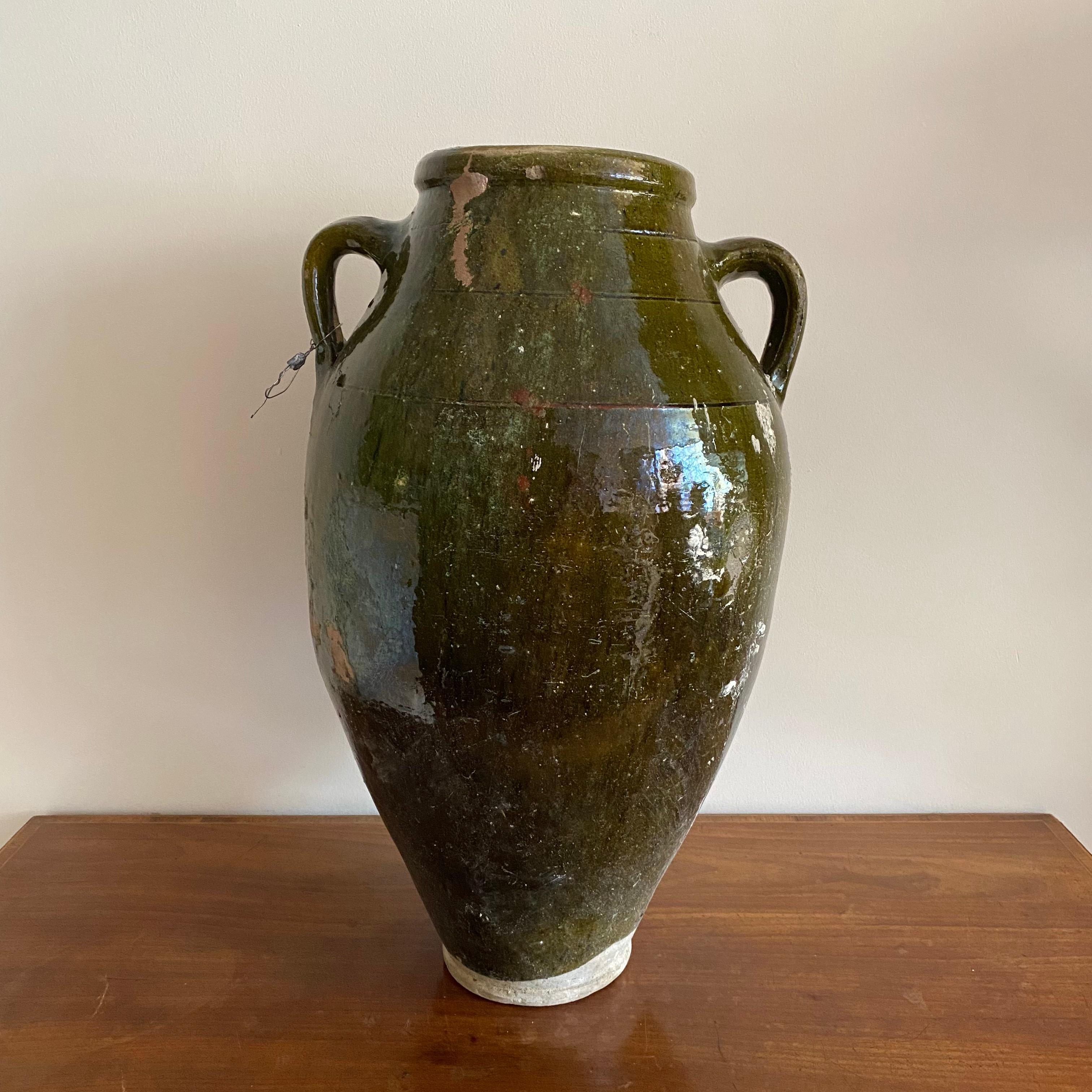 A very large French urn shaped pot with green glaze and 2 handles. Retaining its original lead seal.

Measures: height: 53 cm

Width: 31 cm

Depth: 29 cm.