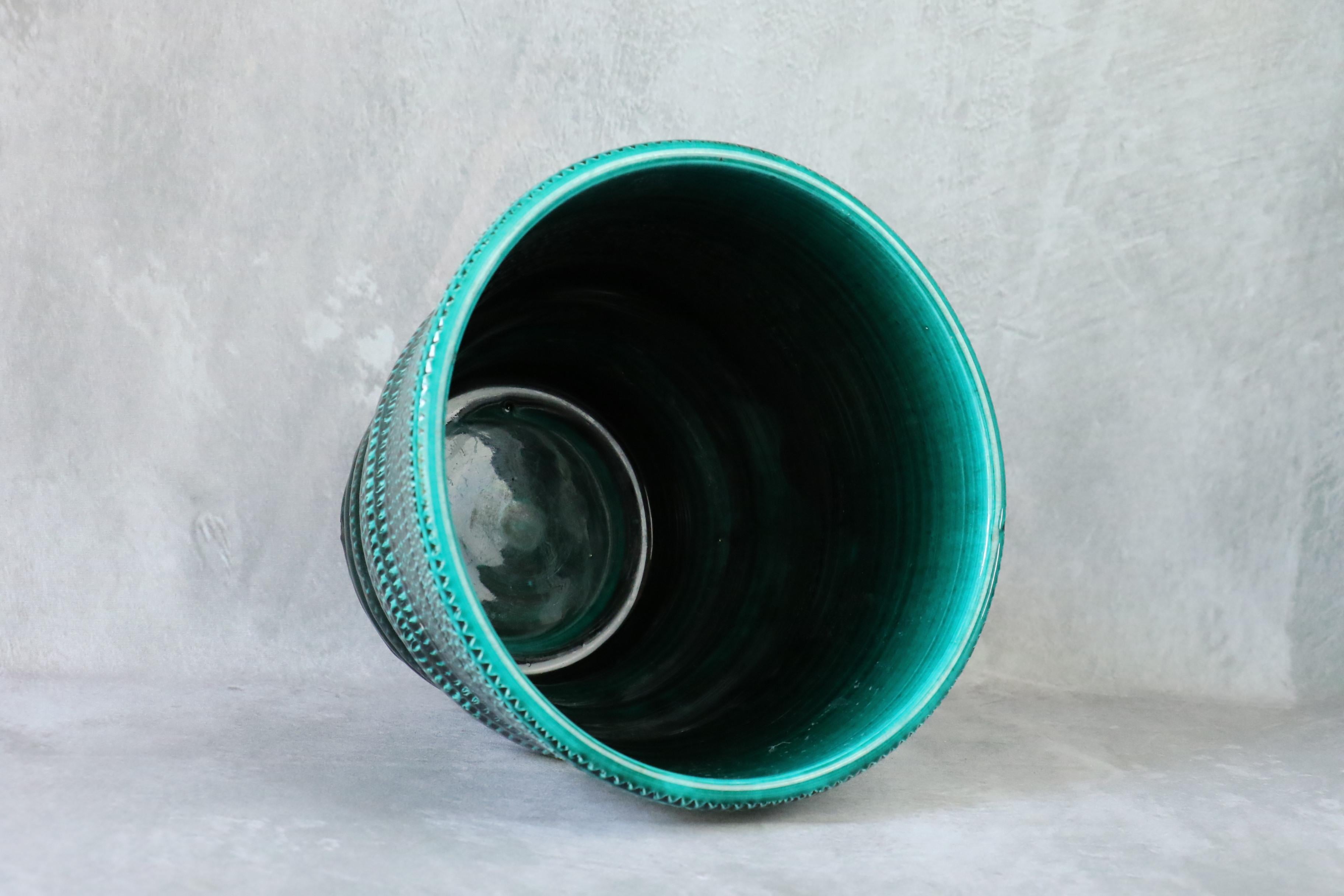 Grand vase à corne en céramique émaillée verte par Accolay - 1960 - Céramique française Bon état - En vente à Camblanes et Meynac, FR