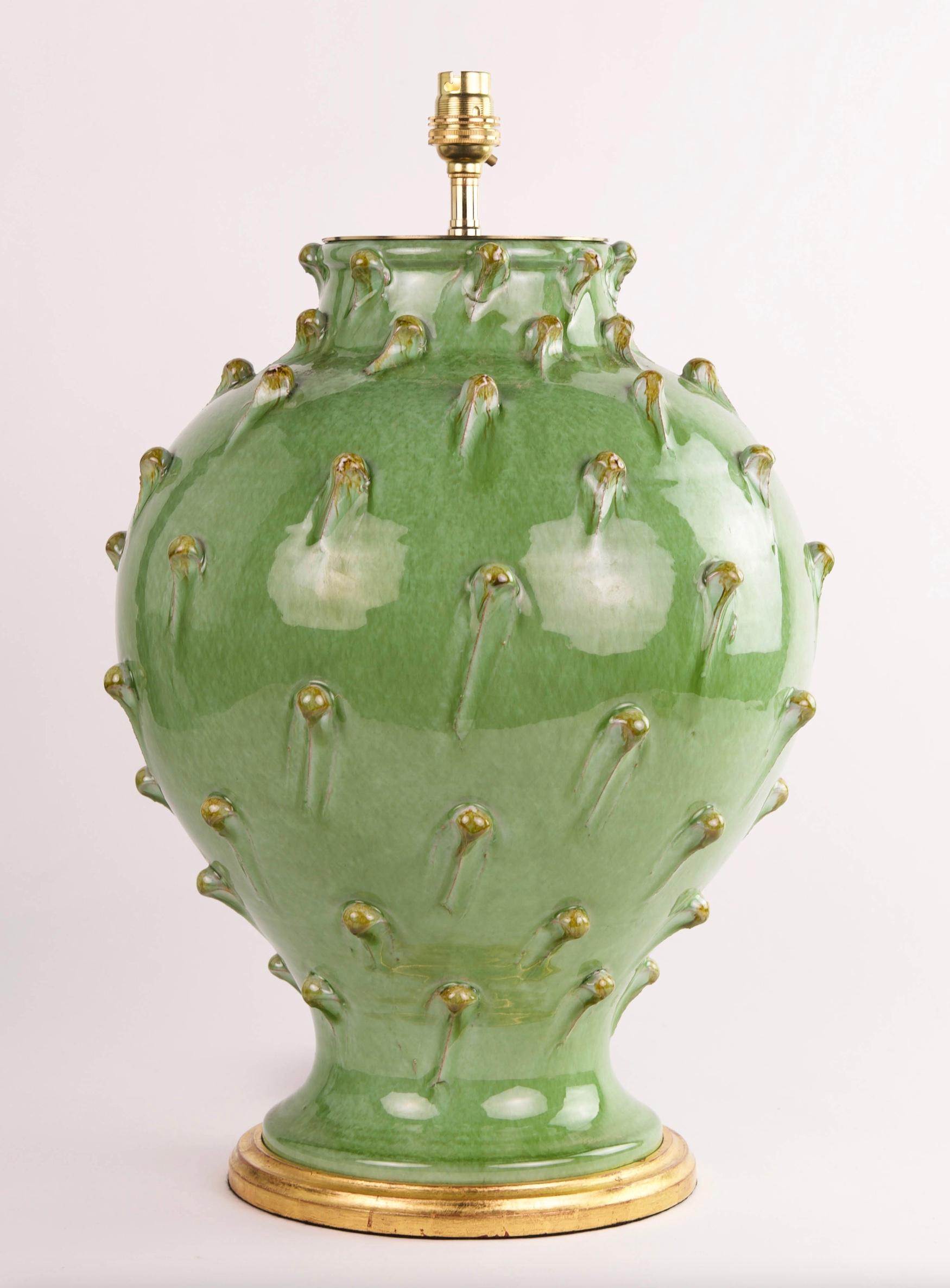 A wonderful mid 20th century Italian design green glazed table lamp, now mounted as a lamp with a hand gilded turned base.

Measure: Height of vase: 16 1/2 in (42 cm) including giltwood base but excluding electical fitment and lampshade.

All of