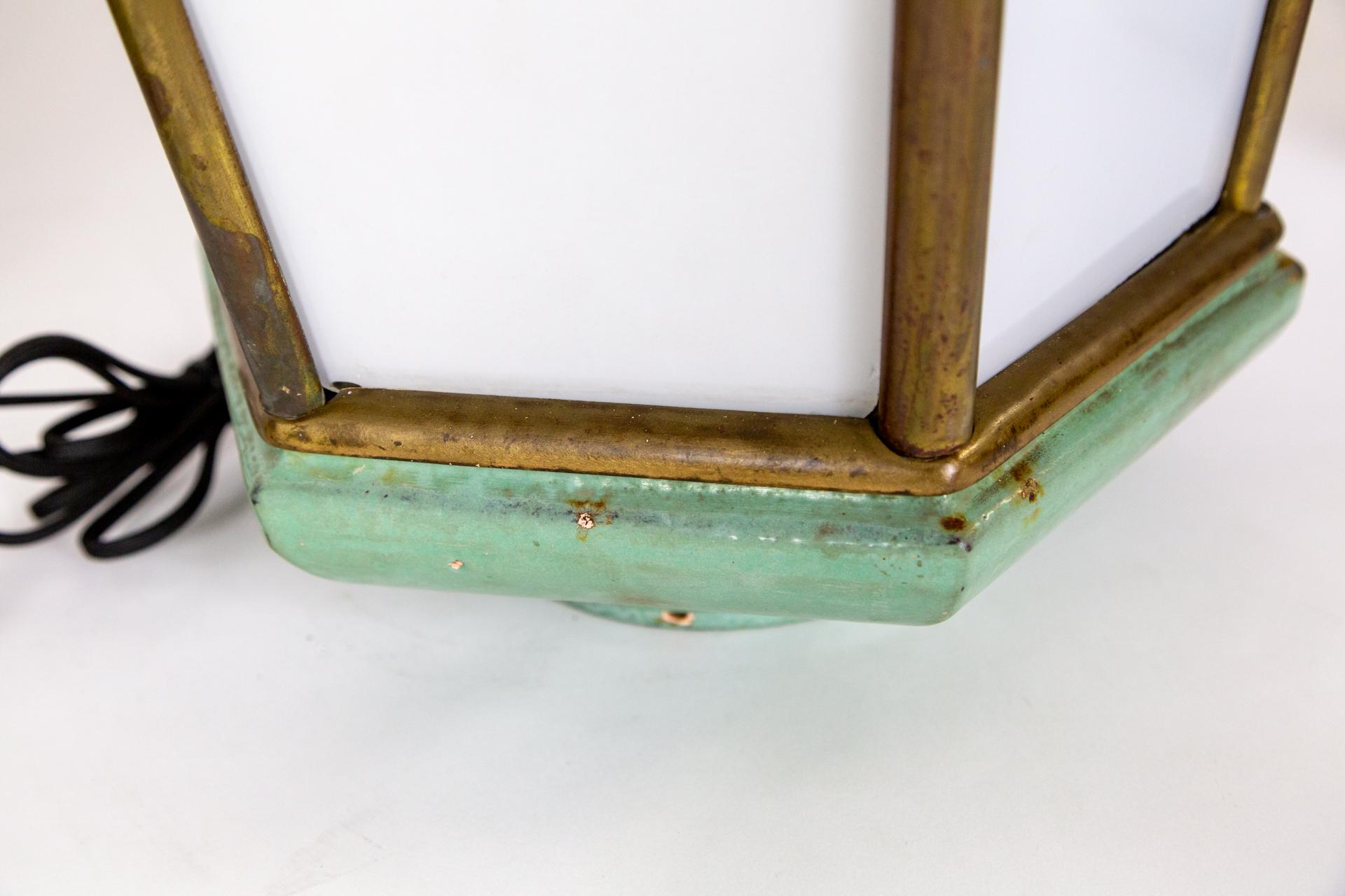 Laiton Grande lanterne en fonte émaillée de porcelaine verte