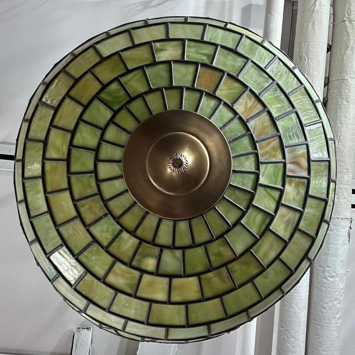 Grande lampadario in vetro piombato verde In condizioni buone in vendita a New York, NY