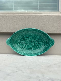 Grand plat en majolique verte Sarreguemines Digoin, vers 1920