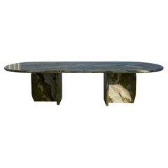 Grande table à manger ovale en marbre vert par MY HABITAT DESIGN