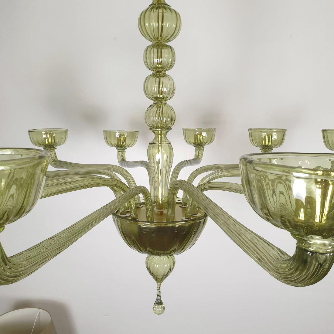 Large Green Murano glass chandelier, Italy In Excellent Condition In Dallas, TX