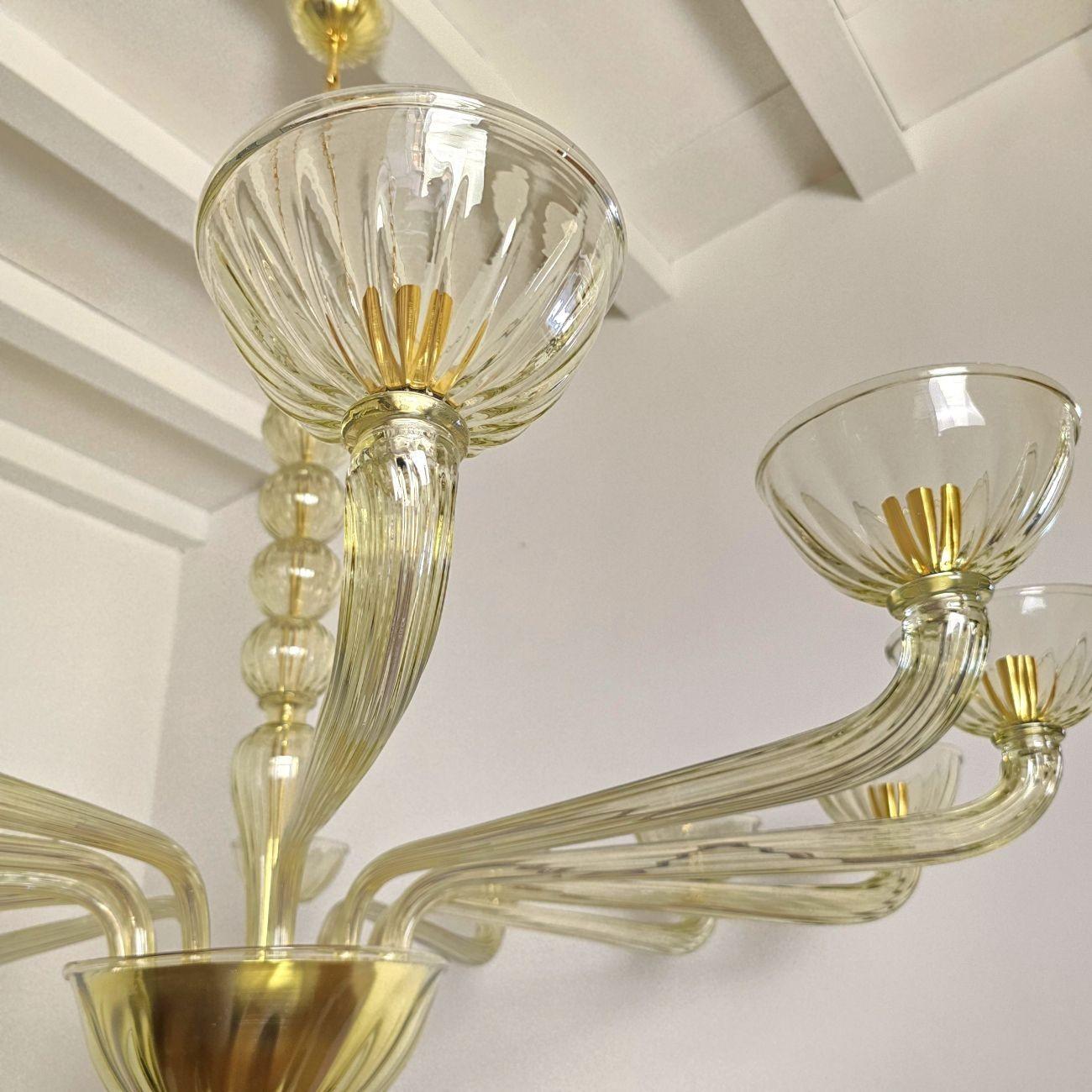 Großer Kronleuchter aus grünem Murano-Glas aus der Mitte des Jahrhunderts im Zustand „Hervorragend“ im Angebot in Dallas, TX