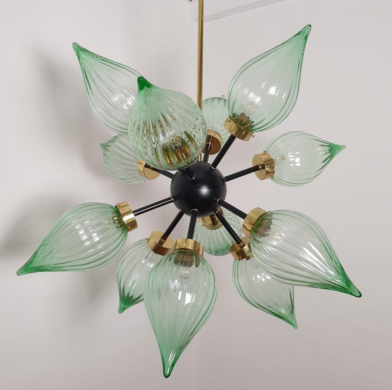 Extra large Mid-Century Modern Murano glass sputnik chandelier, Barovier style, Italy 1990s.
The large spherical chandelier is made of a black enamel center stem, brass glass holders and light green Murano glasses.
The chandelier has 12 lights /