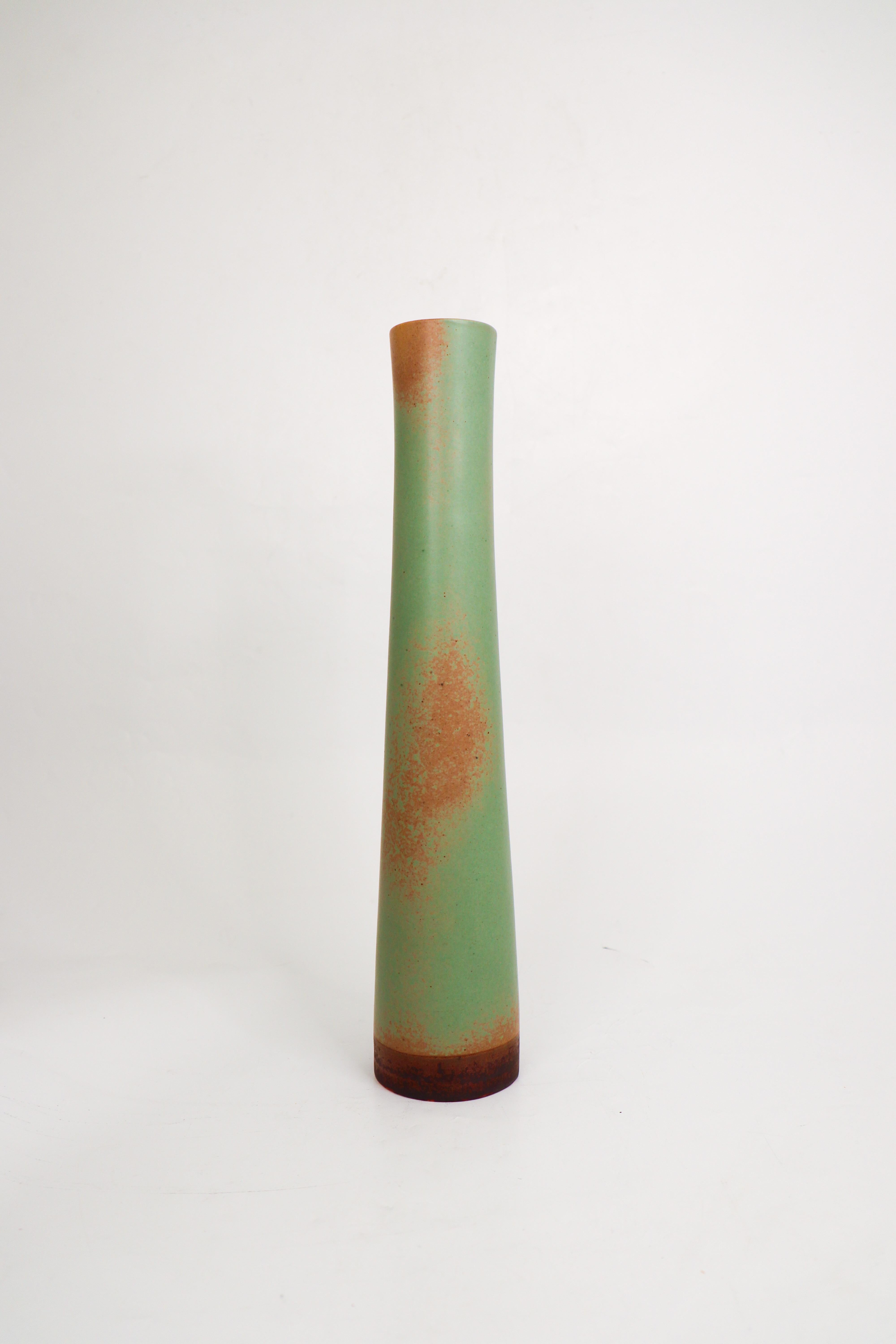 Scandinavian Modern Large Green Stoneware Vase - Annikki Hovisaari - Arabia - Midcentury Modern For Sale