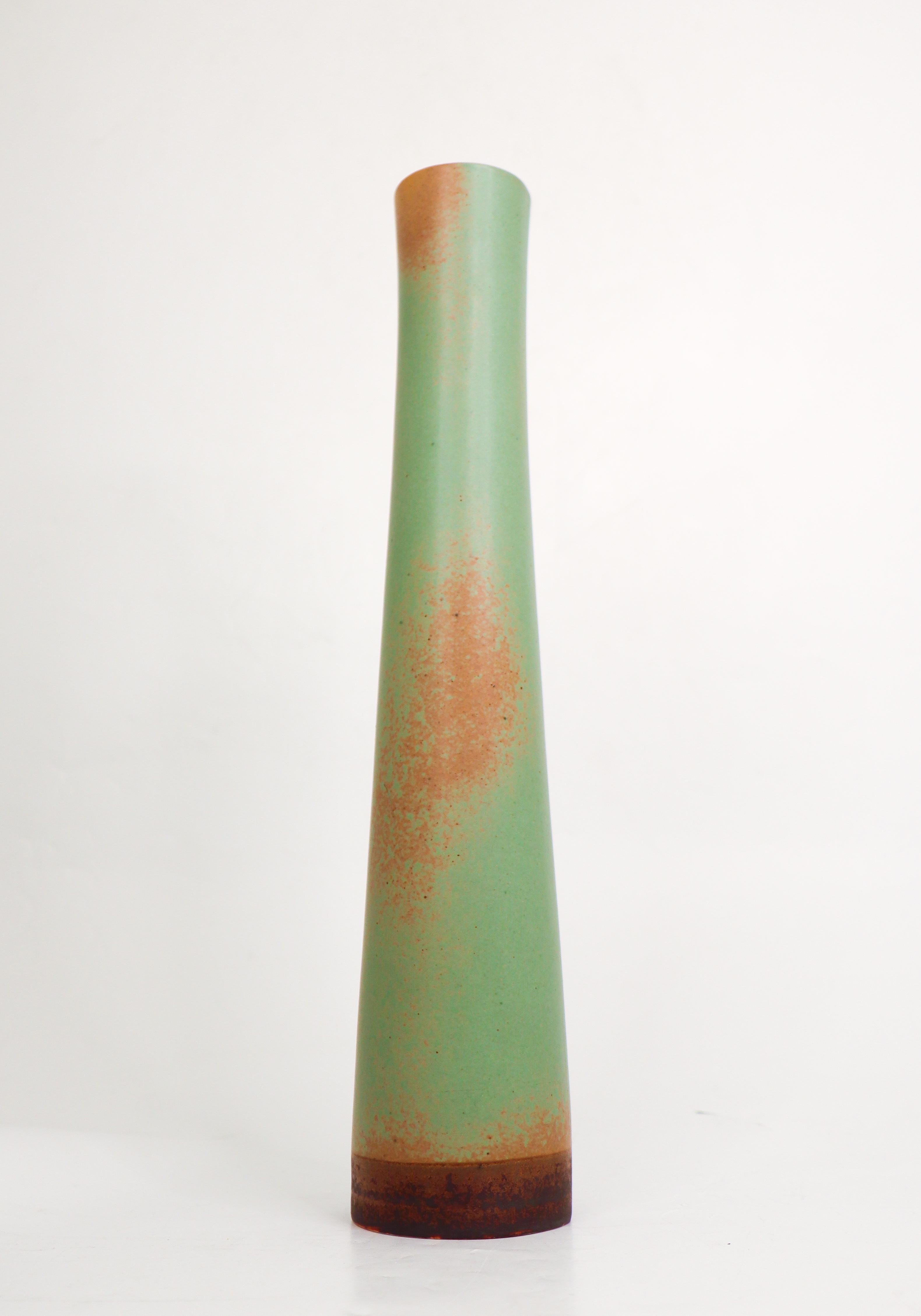 Glazed Large Green Stoneware Vase - Annikki Hovisaari - Arabia - Midcentury Modern For Sale