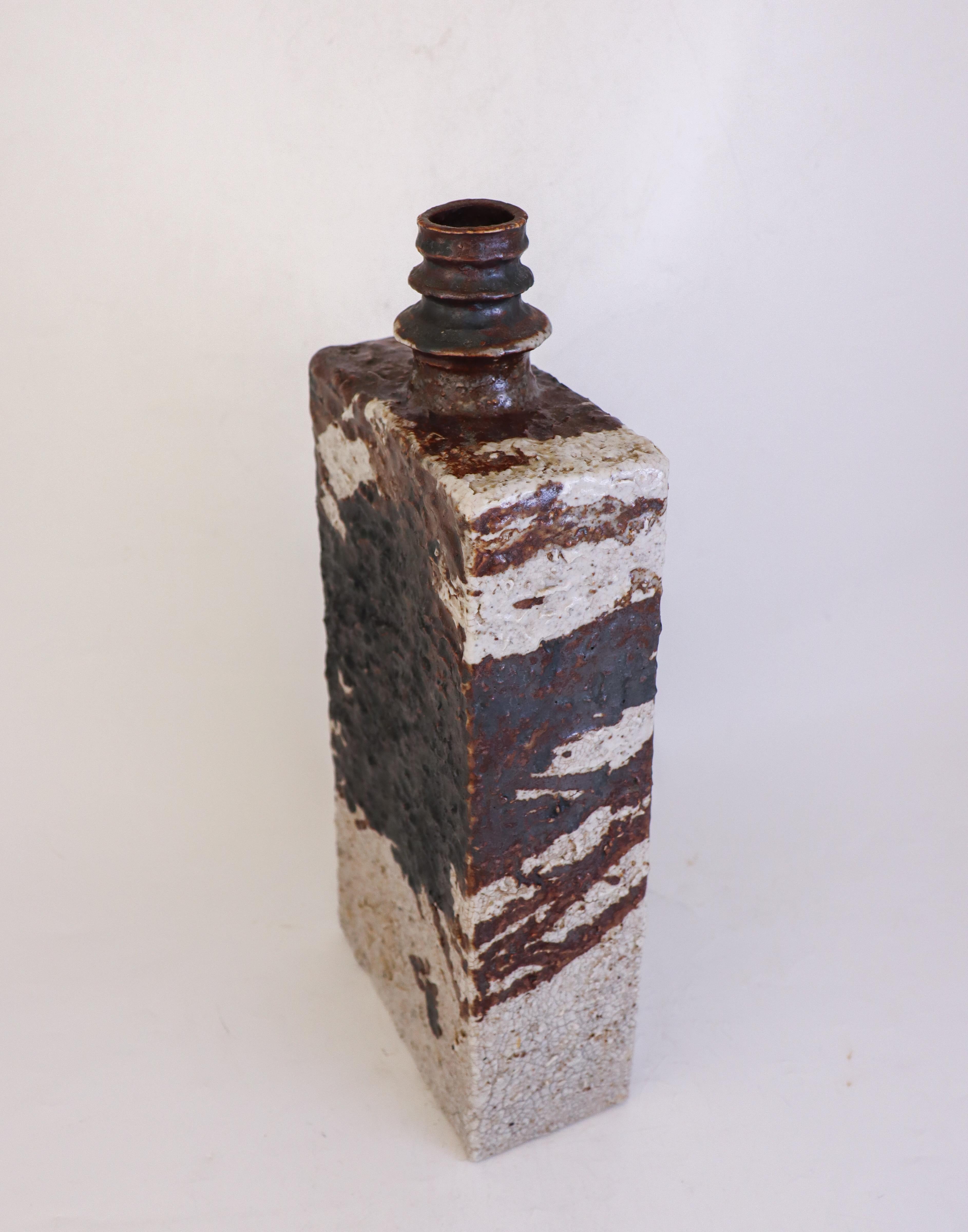 Vernissé Grande bouteille / vase Annikki Hovisaari, Arabia, moderne du milieu du siècle dernier en vente