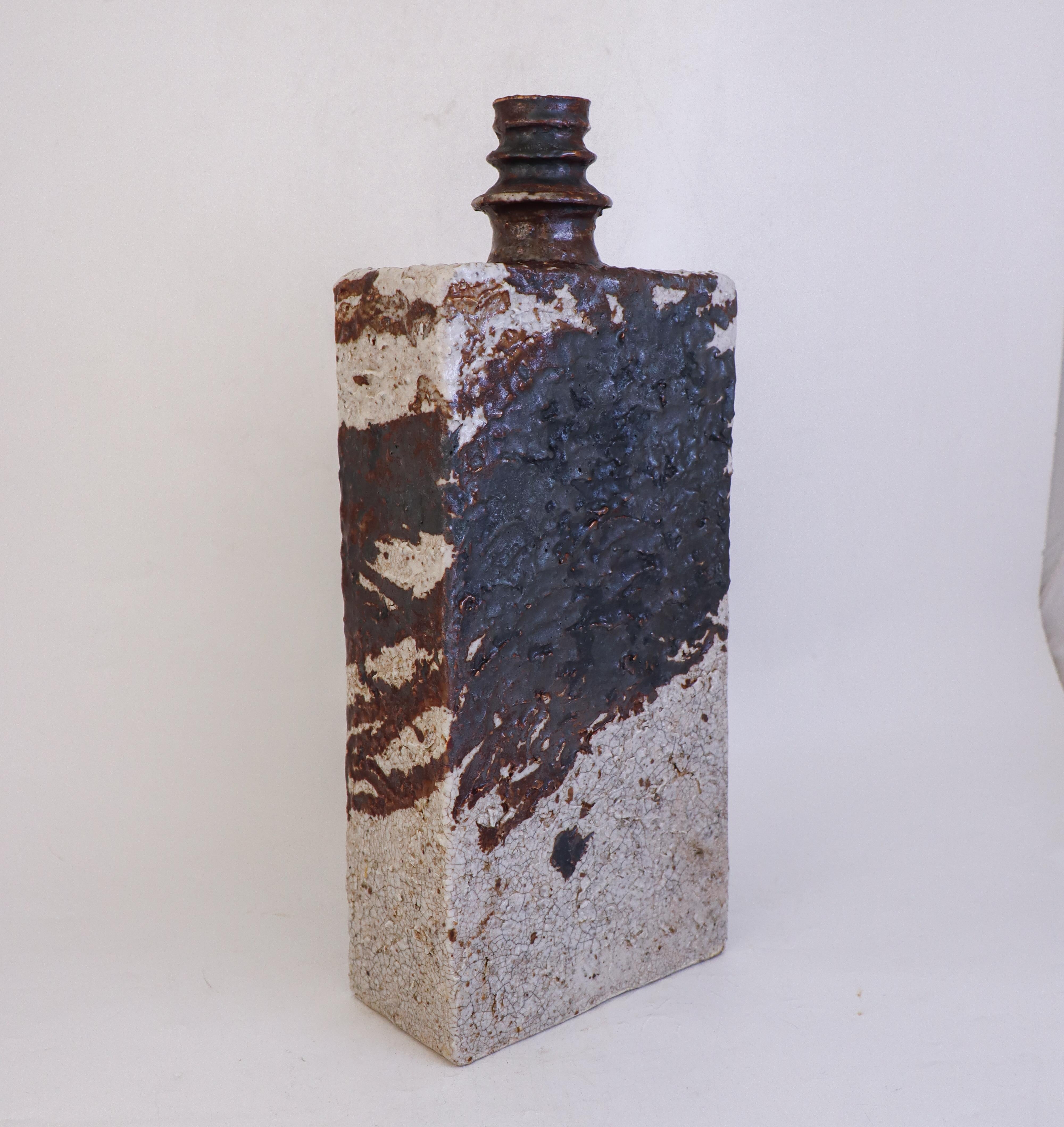 Grande bouteille / vase Annikki Hovisaari, Arabia, moderne du milieu du siècle dernier Excellent état - En vente à Stockholm, SE