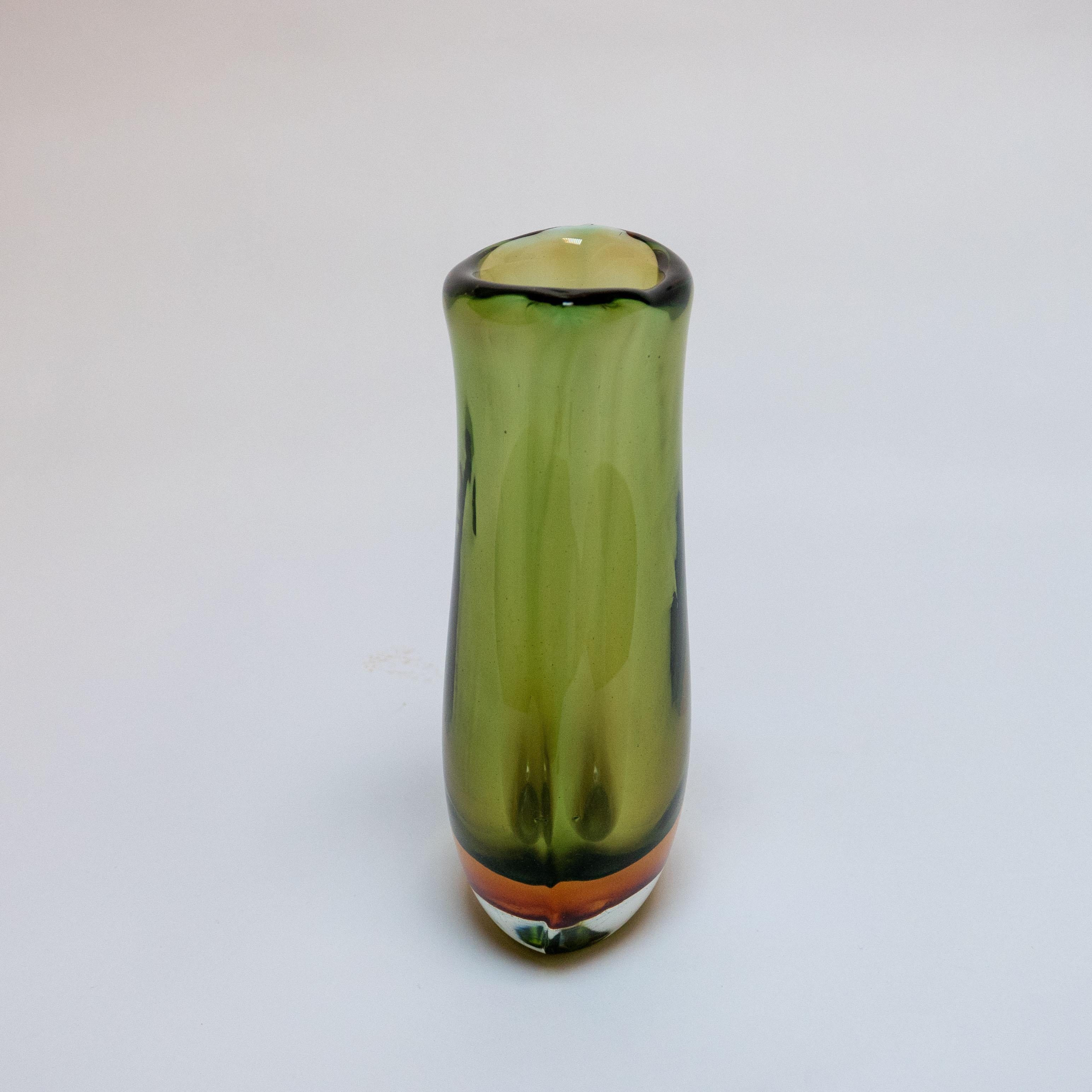 Große grüne Vase, Murano sommerso-Glas  (Italienisch) im Angebot