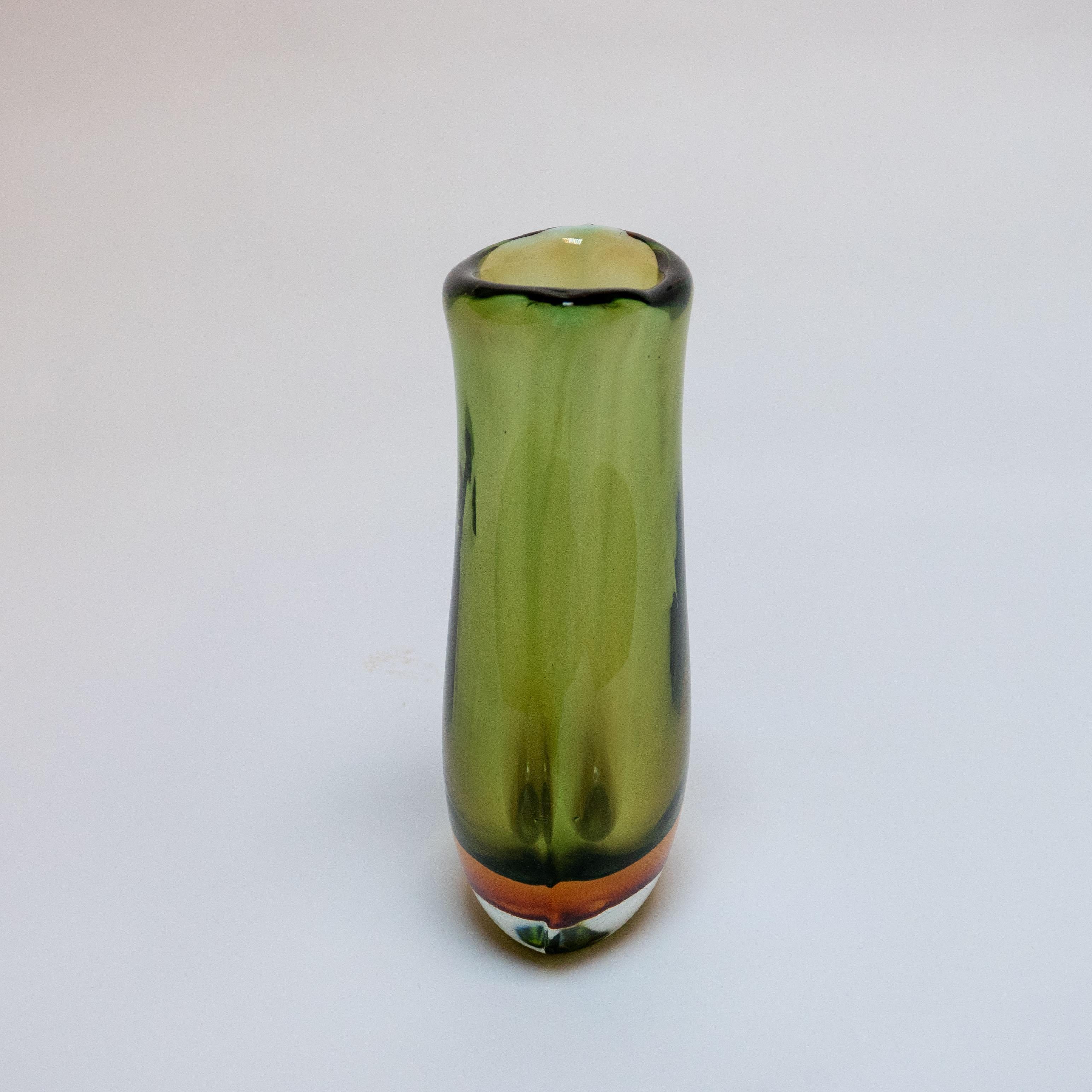 Italiano Vaso grande verde, vetro di Murano Glass Sommerso in vendita
