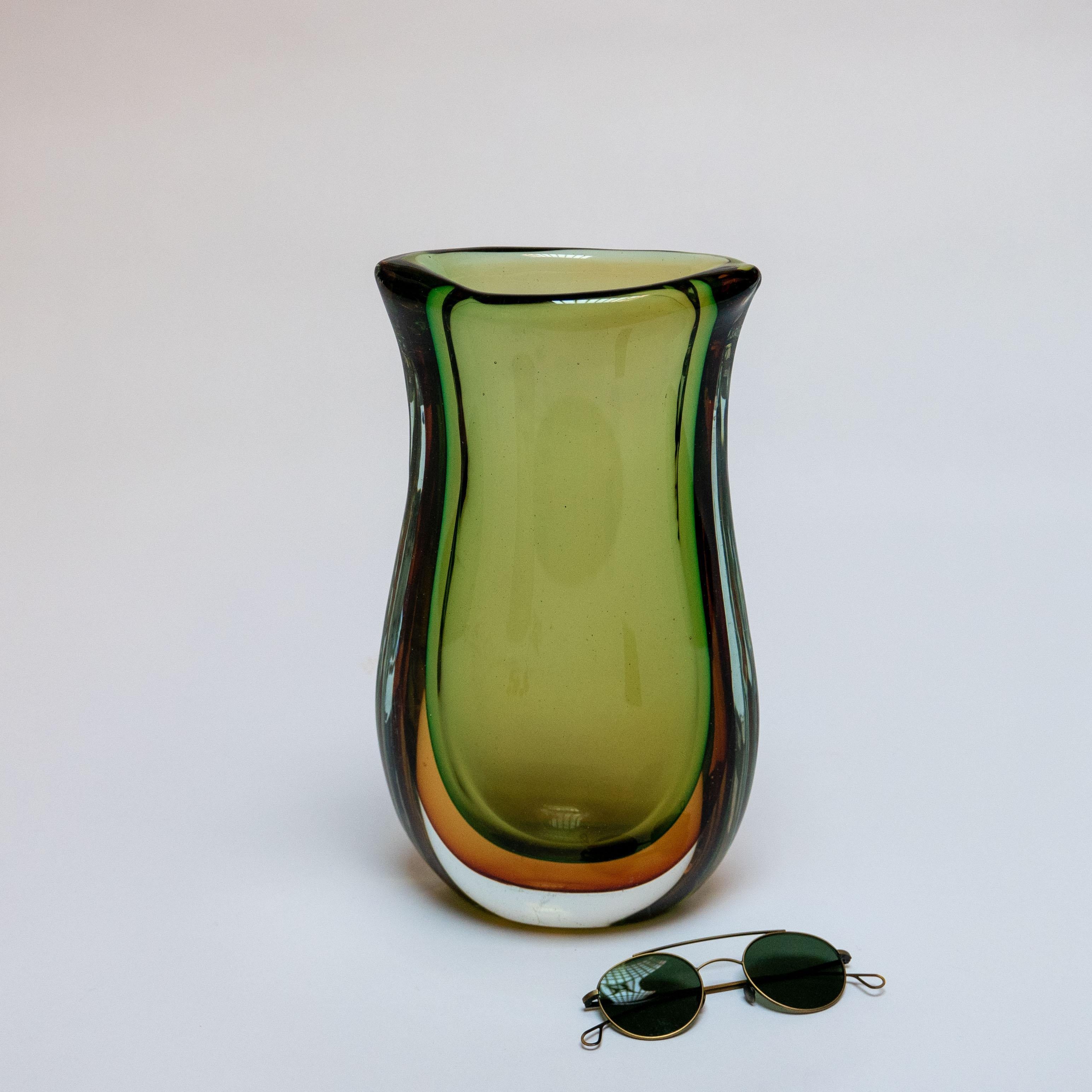 Große grüne Vase, Murano sommerso-Glas  im Zustand „Gut“ im Angebot in Milano, IT