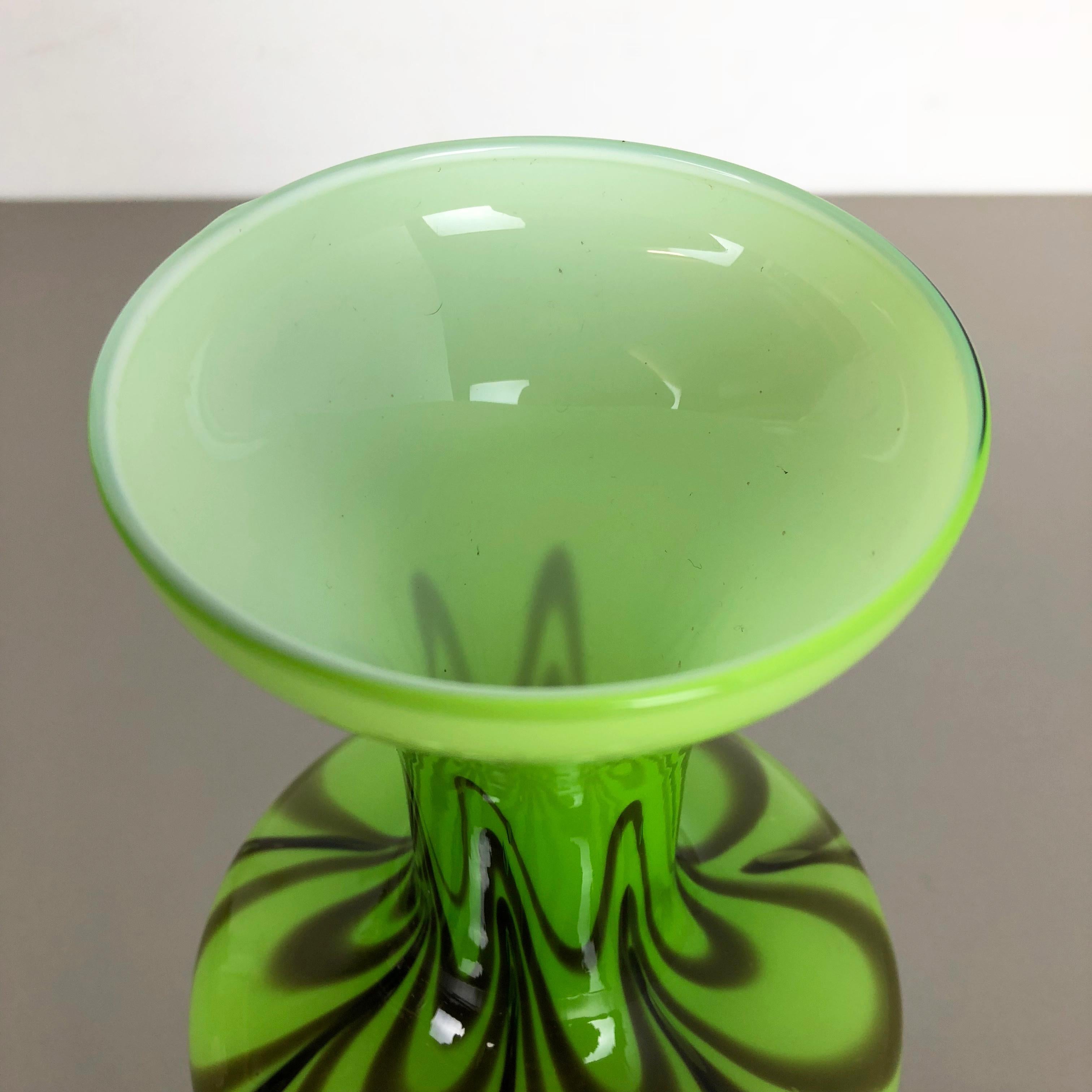 Large Green Vintage Pop Art Opaline Florence Vase Design 1970s Italy In Good Condition For Sale In Kirchlengern, DE