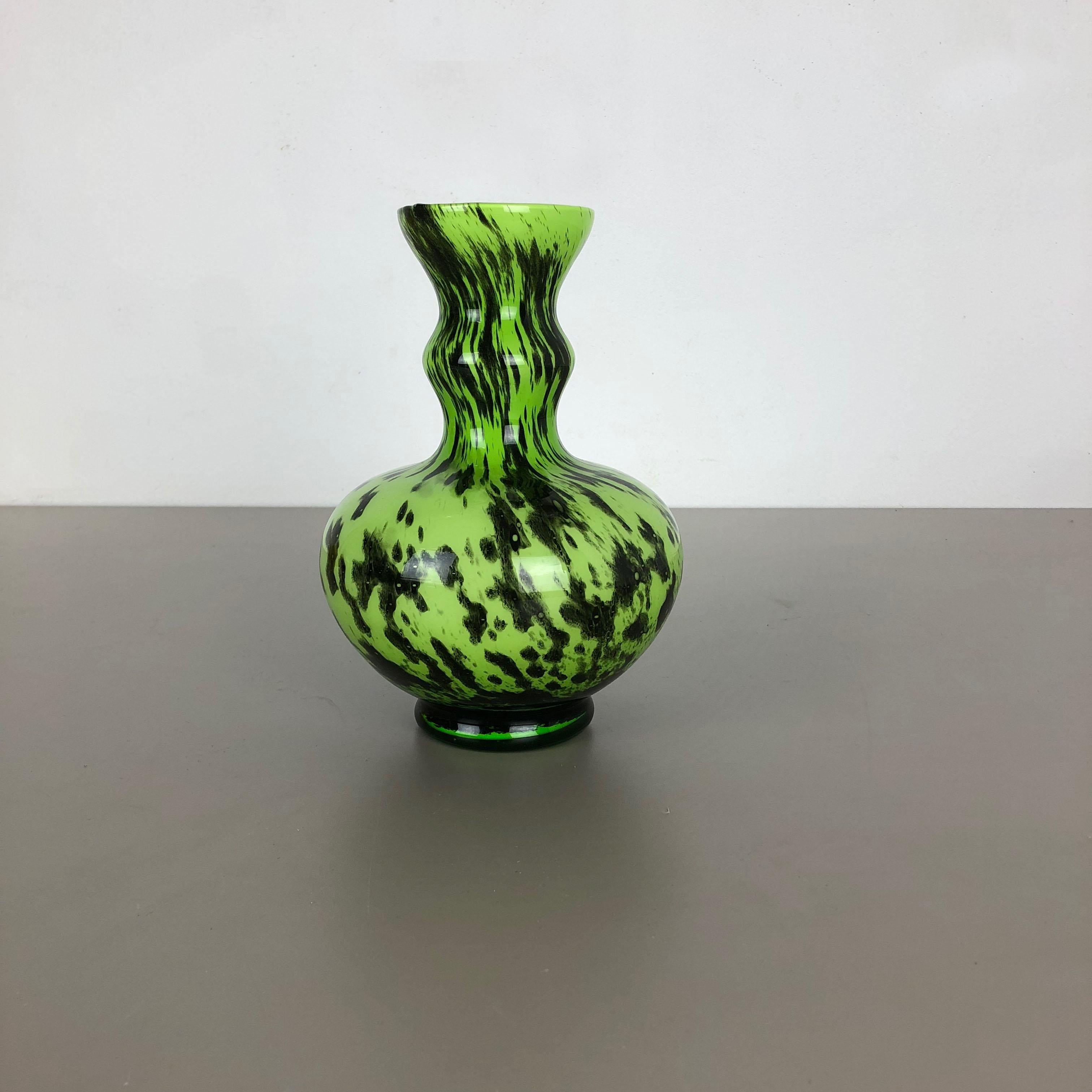 Große grüne Opalvase im Vintage-Stil der Pop Art, Florenz, Italien (Moderne der Mitte des Jahrhunderts) im Angebot