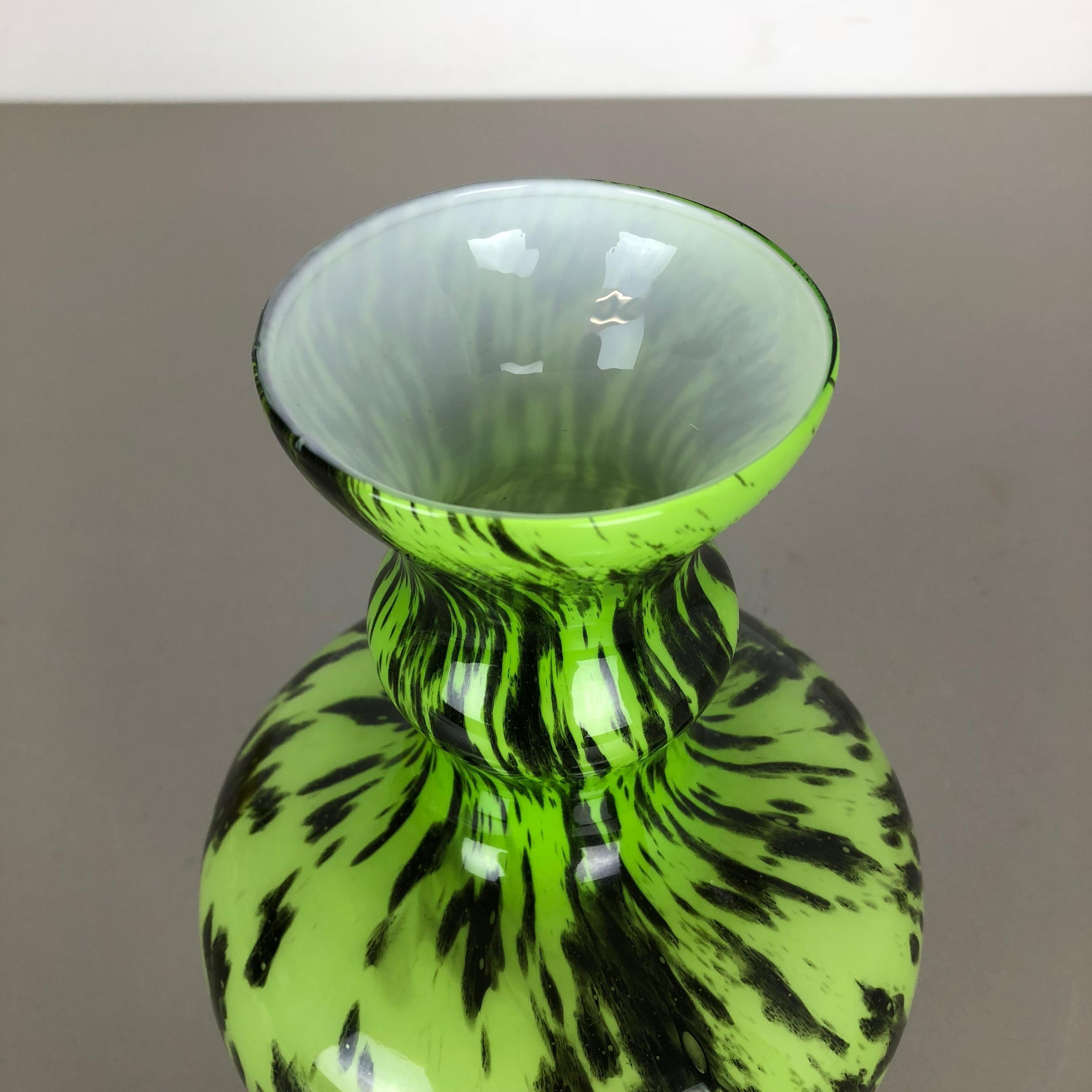 Large Green Vintage Pop Art Opaline Florence Vase Design, Italy In Good Condition For Sale In Kirchlengern, DE