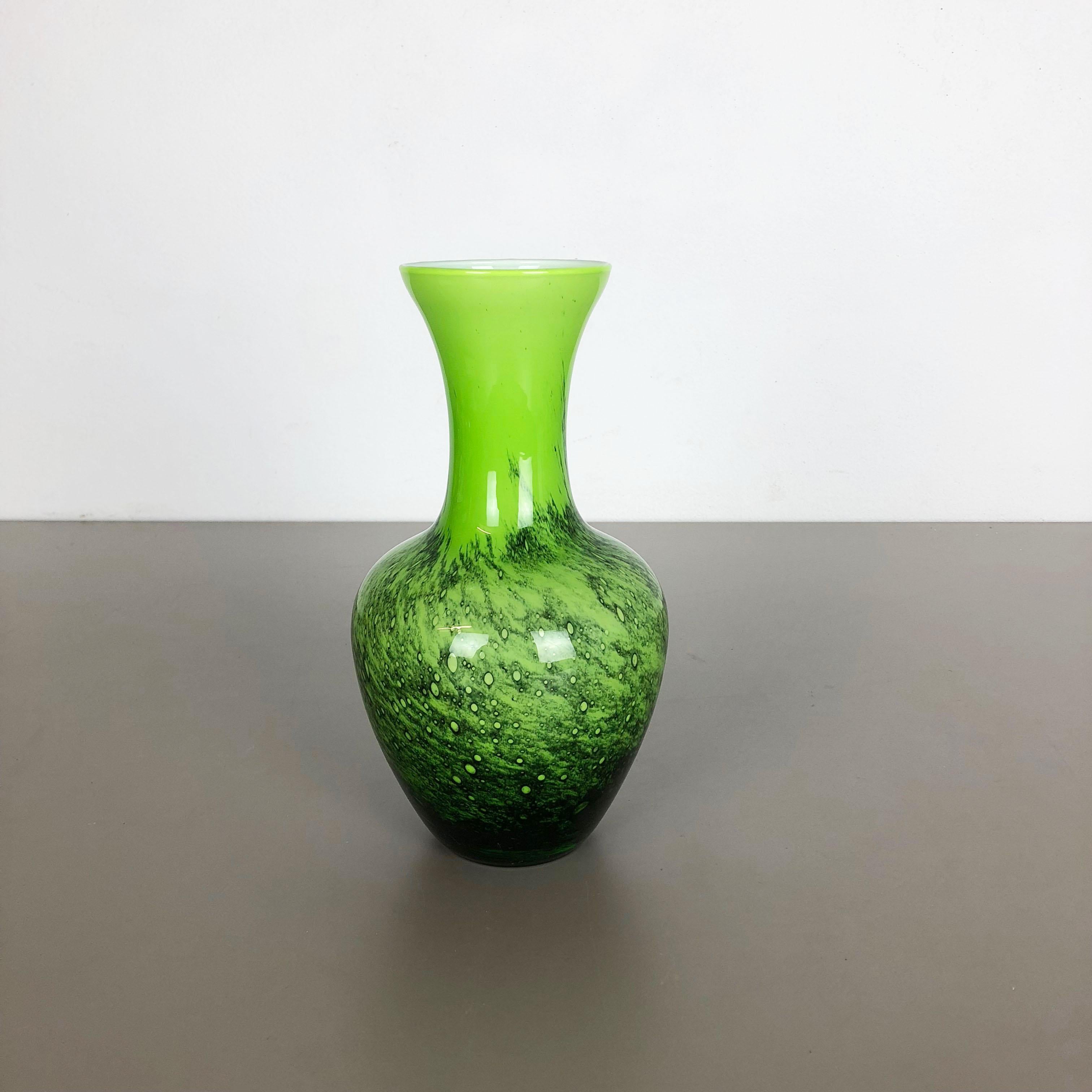Artikel:

Pop-Art-Vase


Produzent:

Opalin Florenz



Jahrzehnt:

1970s




Original Vintage 1970er Jahre Pop Art mundgeblasen Vase in Italien von Opaline Florenz gemacht. Hergestellt aus hochwertigem italienischem