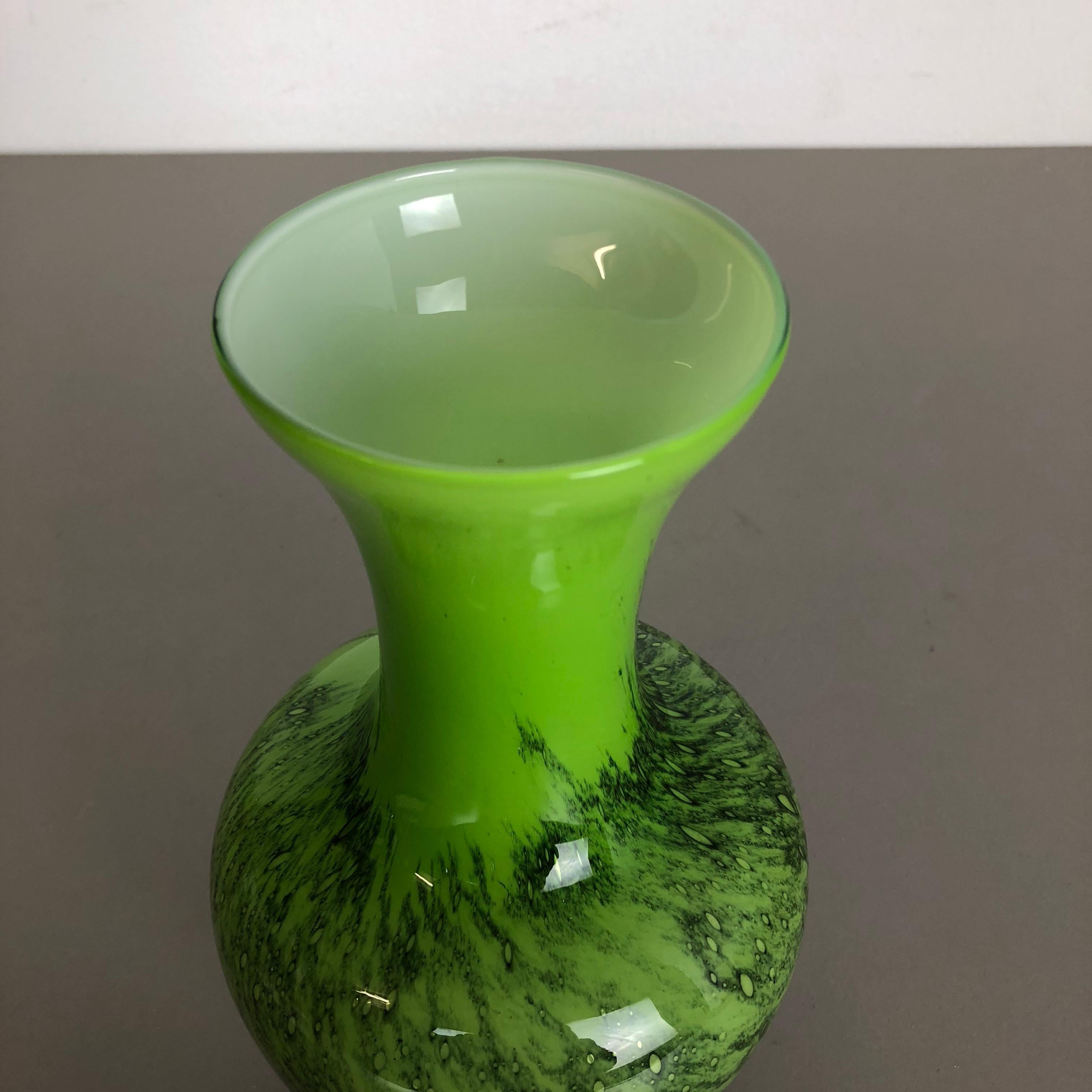 Large Green Vintage Pop Art Opaline Florence Vase Design, Italy No. 2 In Good Condition For Sale In Kirchlengern, DE