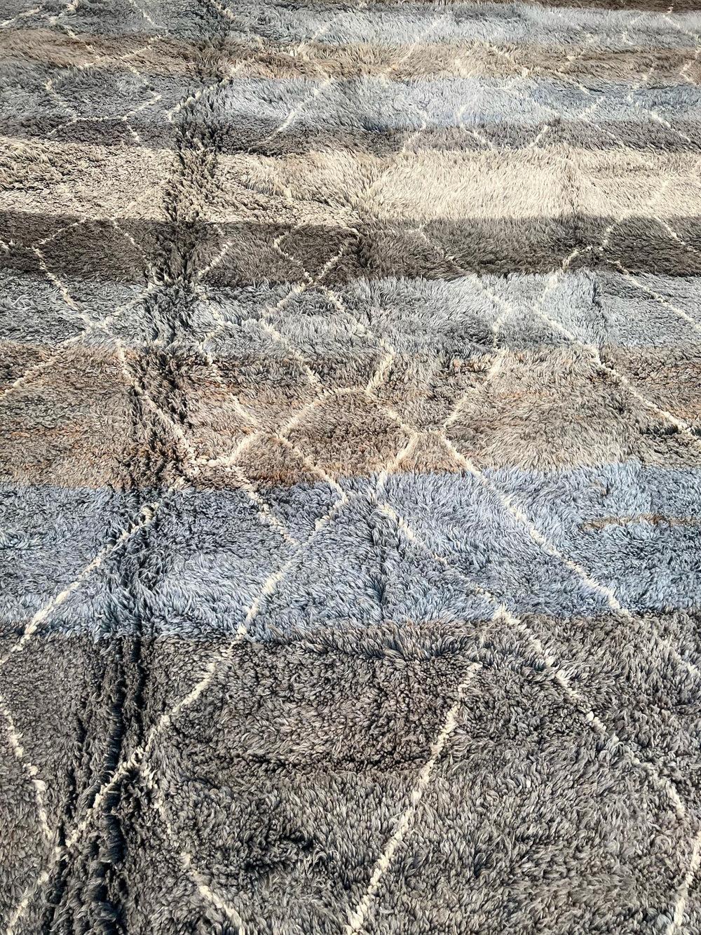 Alfombra grande de lana marroquí Beni Ourain gris azul moderna con diseño de líneas abstractas Lana en venta