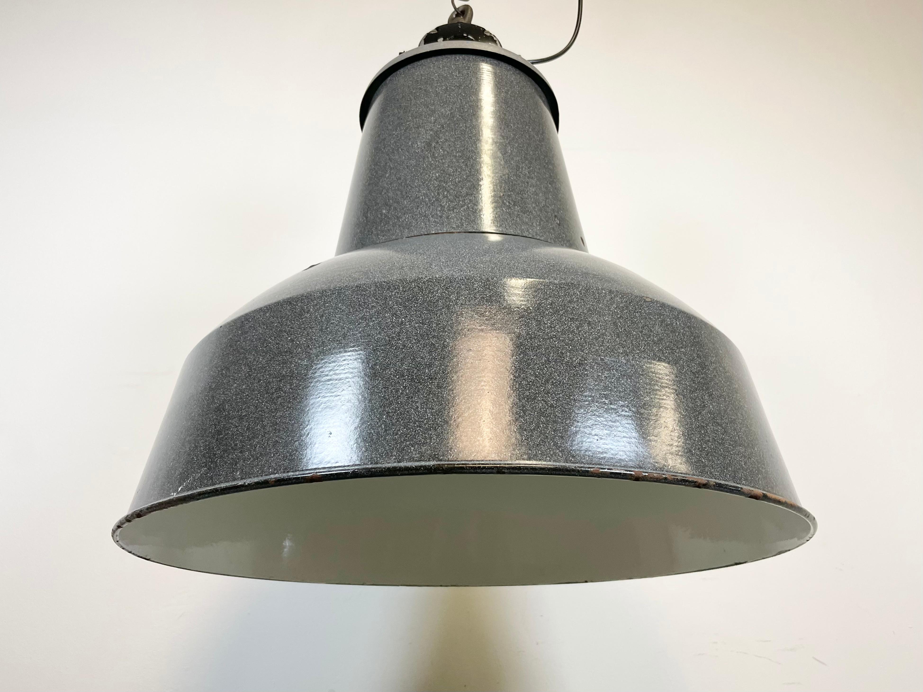 Large Grey Enamel Industrial Factory Lamp from Elektrosvit, 1960s For Sale 6