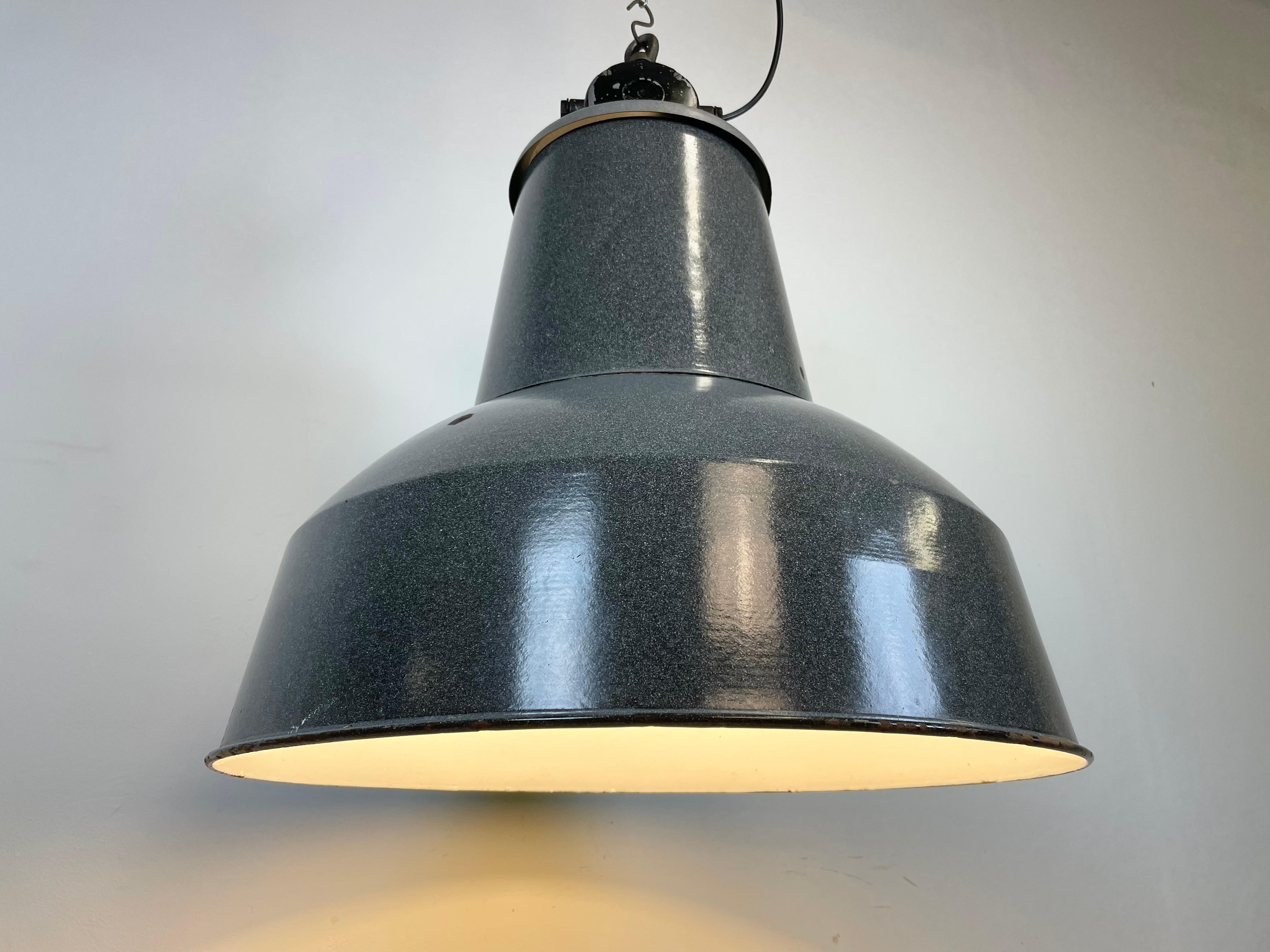 Large Grey Enamel Industrial Factory Lamp from Elektrosvit, 1960s For Sale 7