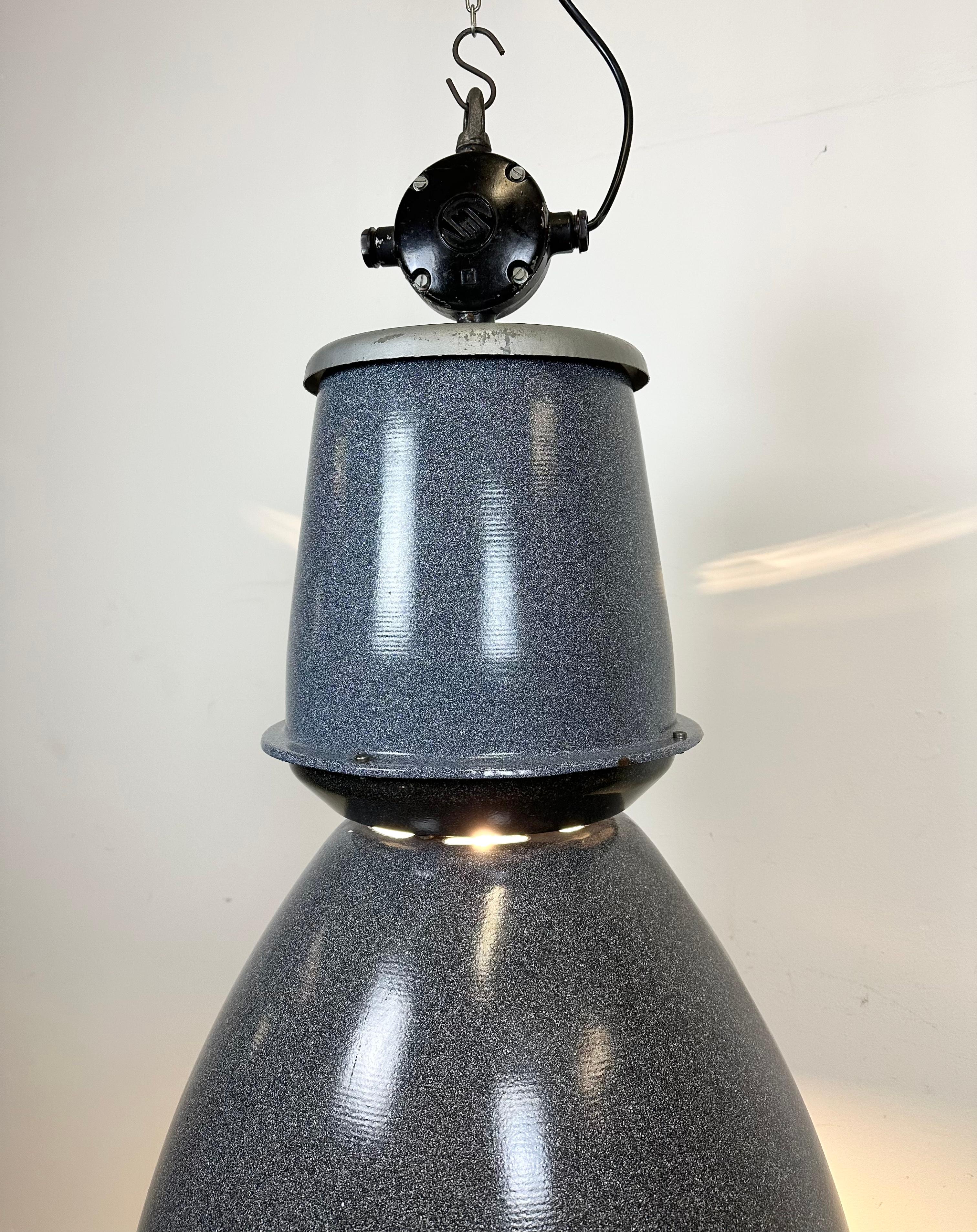 Large Grey Enamel Industrial Factory Lamp from Elektrosvit, 1960s For Sale 5