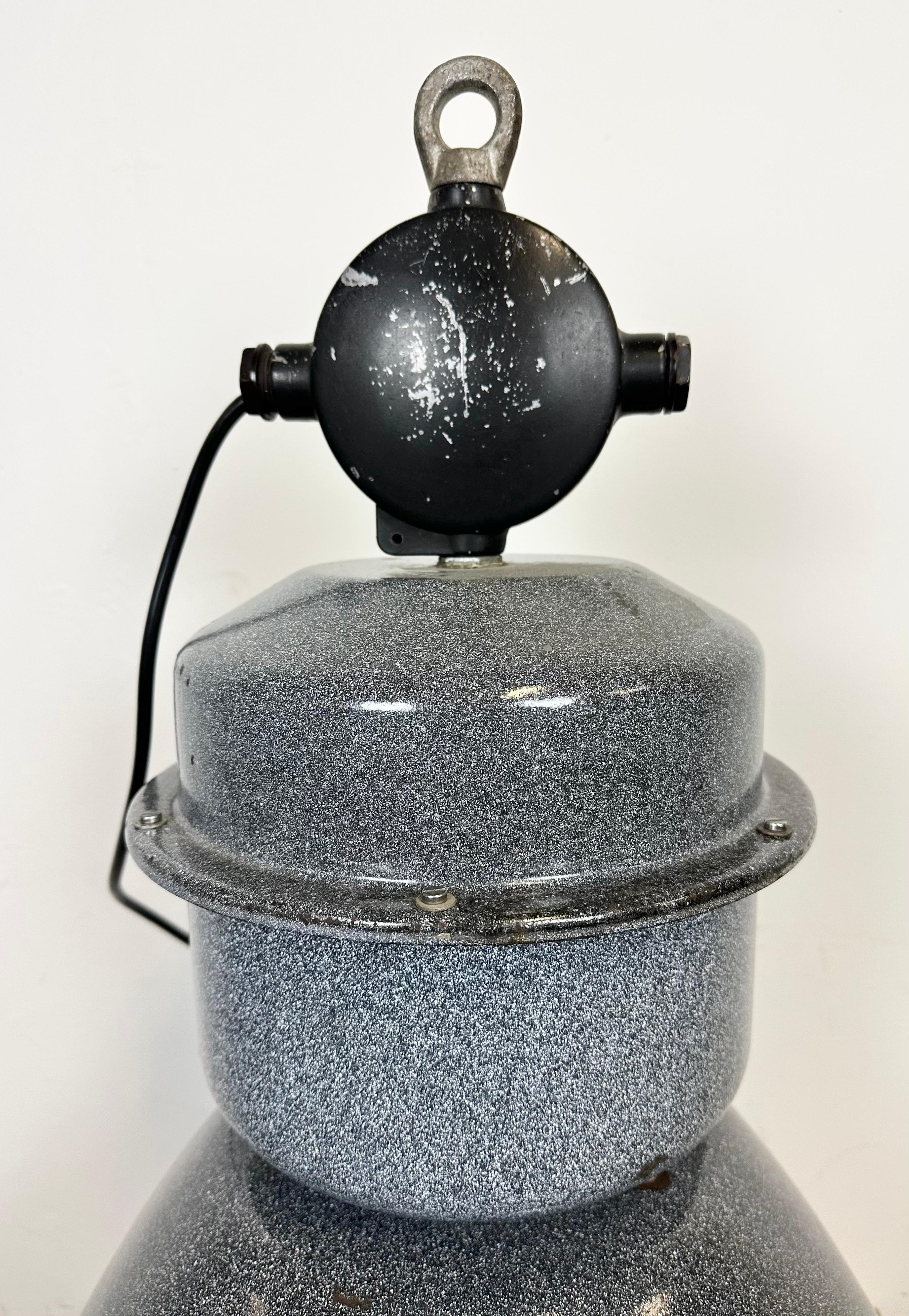 Large Grey Enamel Industrial Factory Lamp from Elektrosvit, 1960s For Sale 6