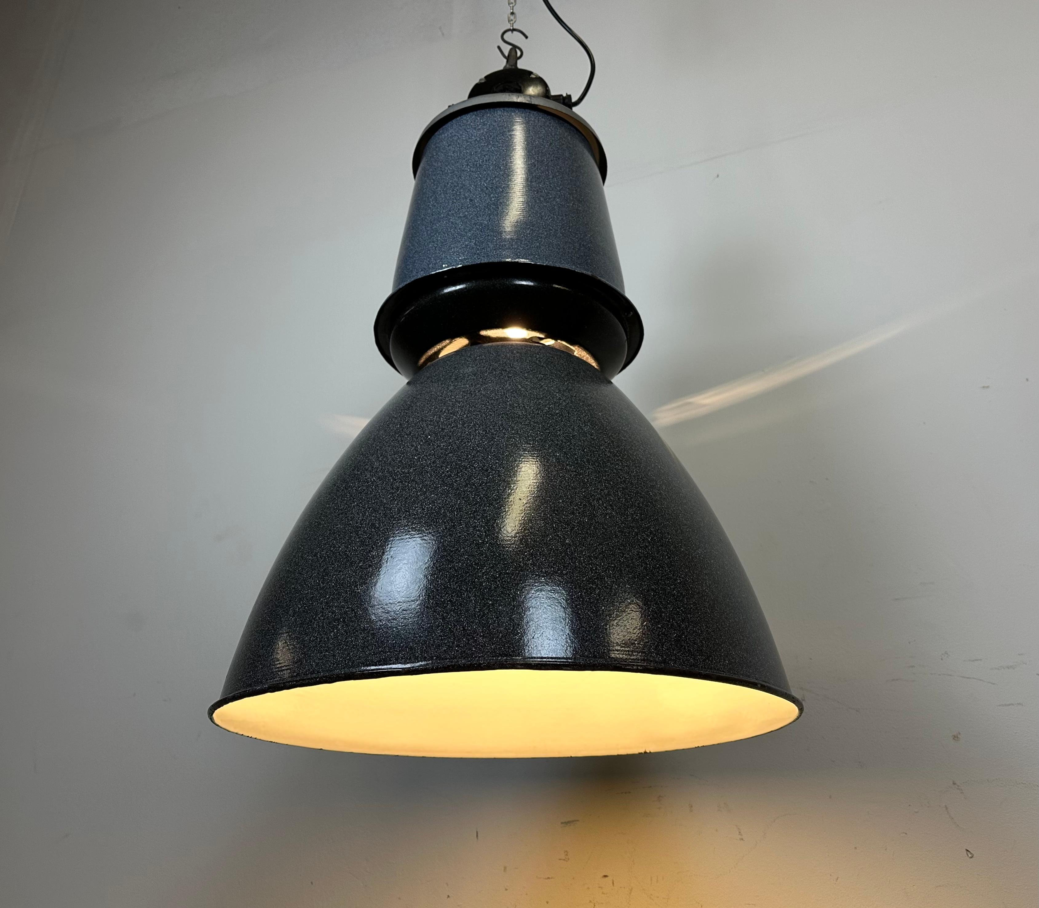 Large Grey Enamel Industrial Factory Lamp from Elektrosvit, 1960s For Sale 6