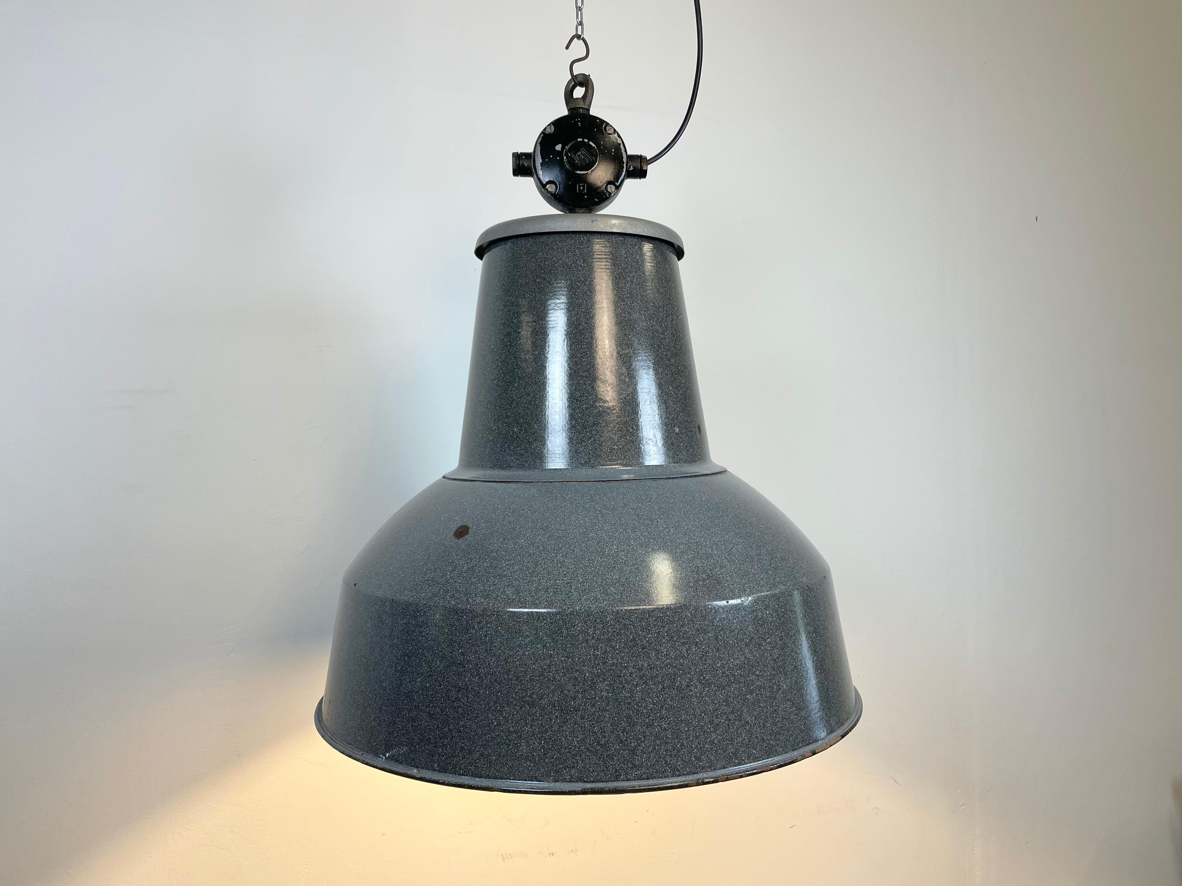 Large Grey Enamel Industrial Factory Lamp from Elektrosvit, 1960s For Sale 9