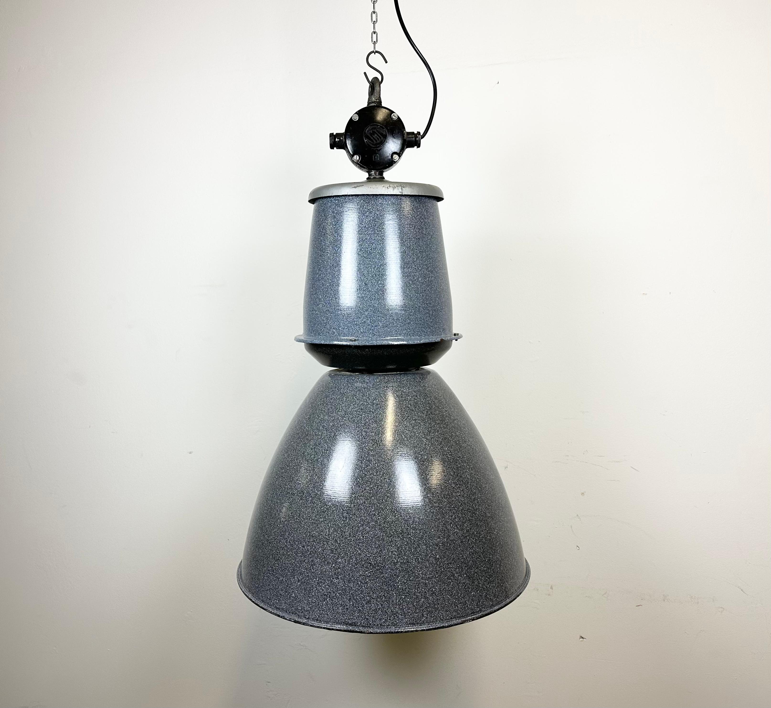 This grey industrial pendant light was designed in the 1960s and produced by Elektrosvit in former Czechoslovakia. It features a cast aluminium top, a grey enamel exterior and a white enamel interior.
New porcelain socket requires E 27 / E 26