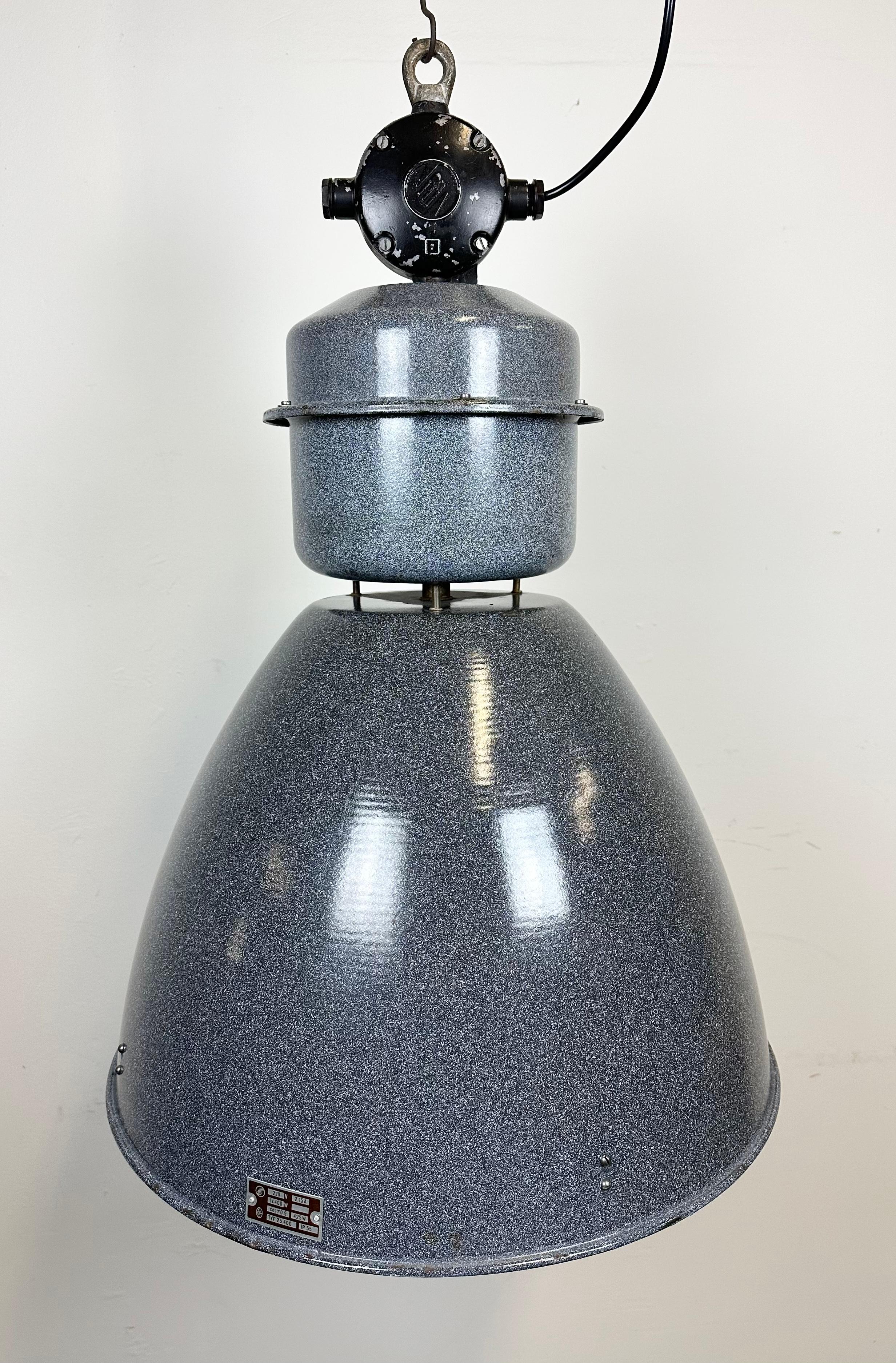 This grey industrial pendant light was designed in the 1960s and produced by Elektrosvit in the former Czechoslovakia. It features a cast aluminum top, a grey enamel exterior and a white enamel interior.
New porcelain socket for E 27 / E 26