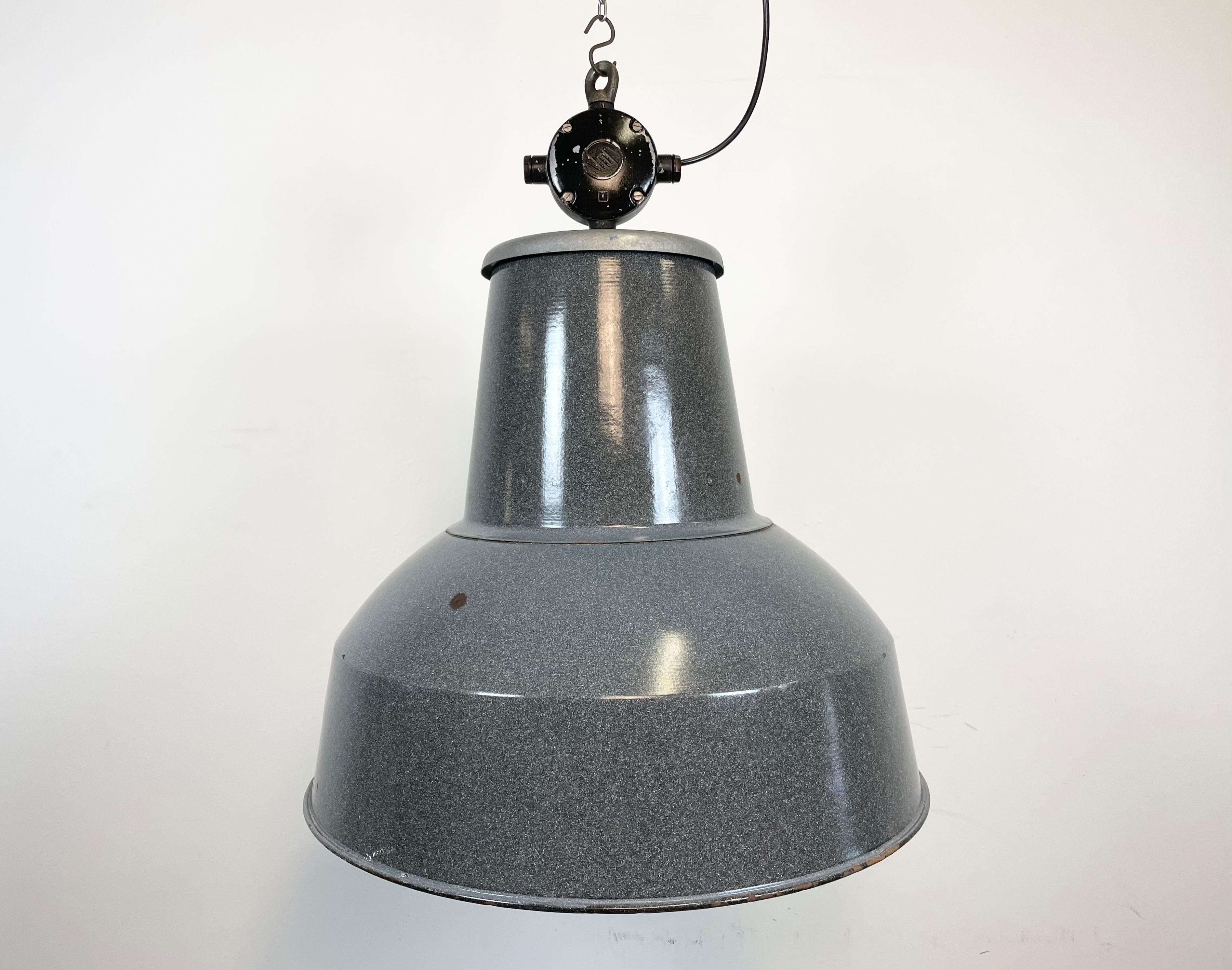 Large Grey Enamel Industrial Factory Lamp from Elektrosvit, 1960s For Sale 1