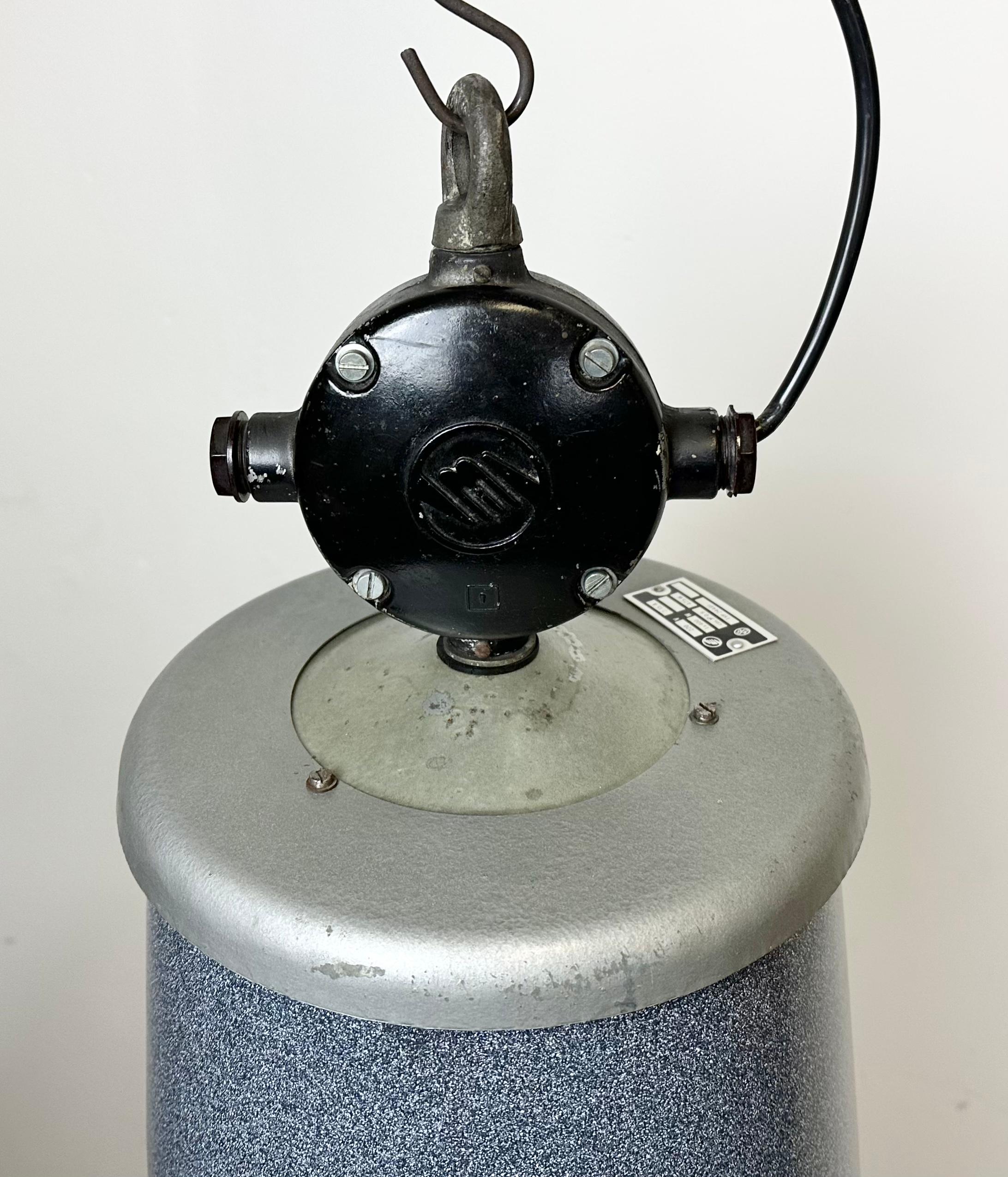 Large Grey Enamel Industrial Factory Lamp from Elektrosvit, 1960s For Sale 1