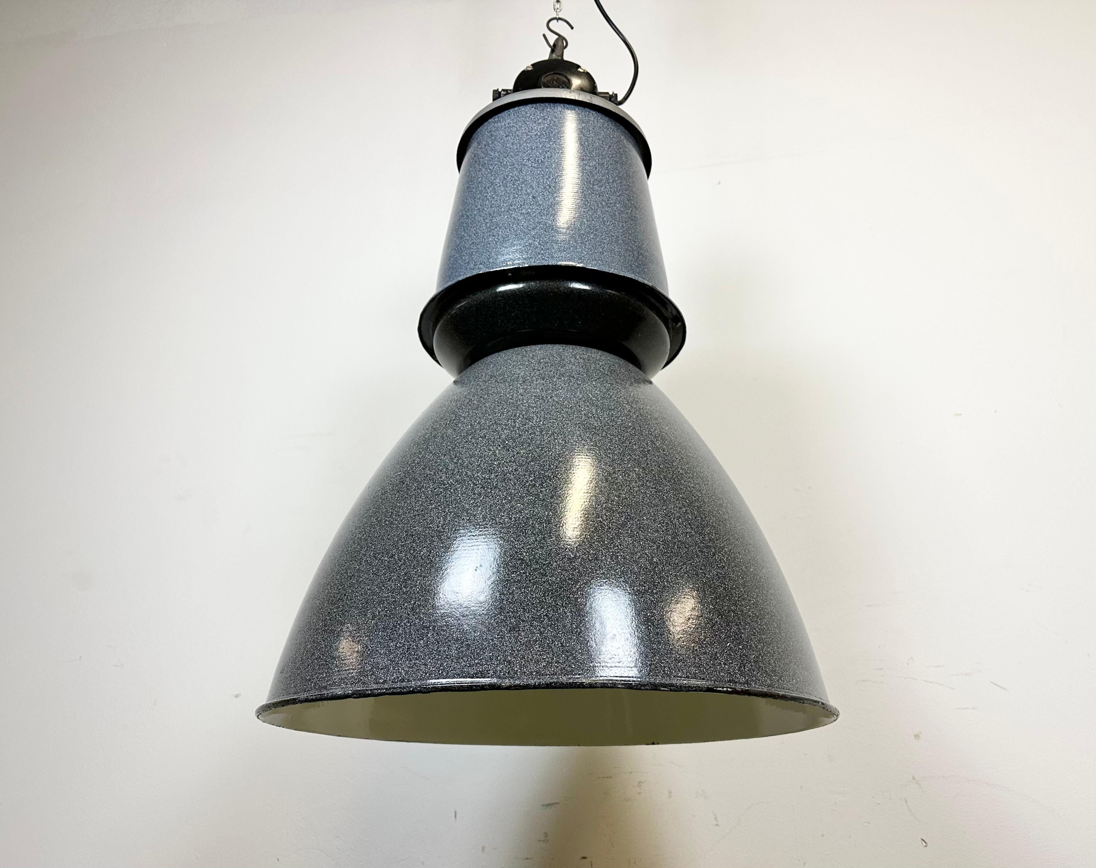 Large Grey Enamel Industrial Factory Lamp from Elektrosvit, 1960s For Sale 2
