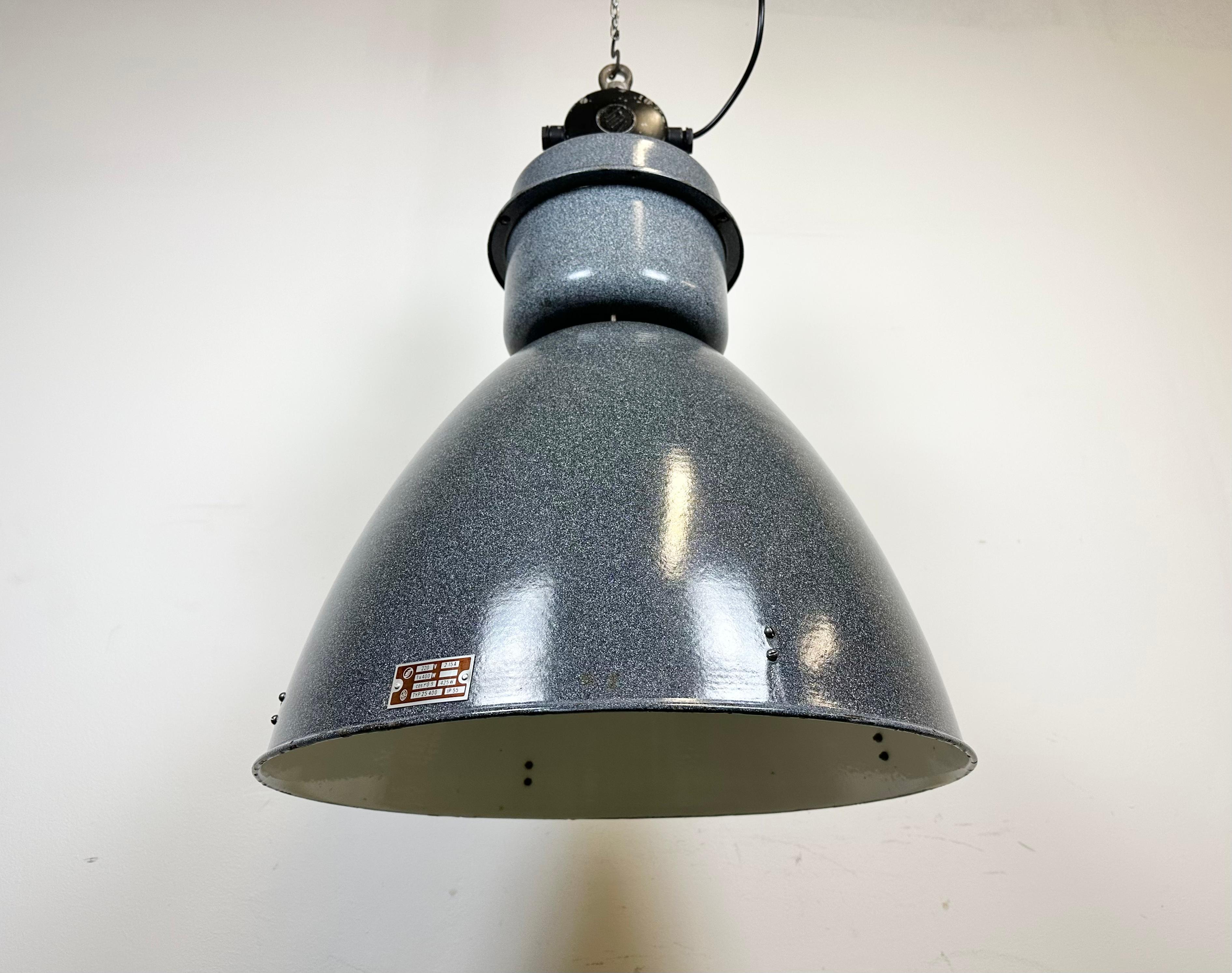 Large Grey Enamel Industrial Factory Lamp from Elektrosvit, 1960s For Sale 3