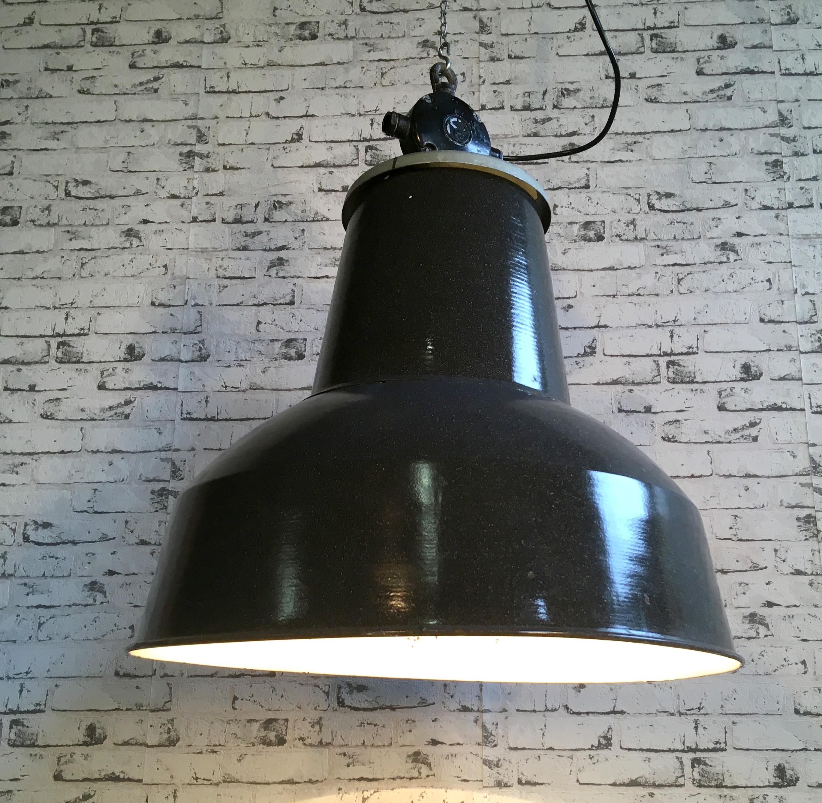 Large Grey Enamel Industrial Pendant Lamp, 1950s In Good Condition In Kojetice, CZ