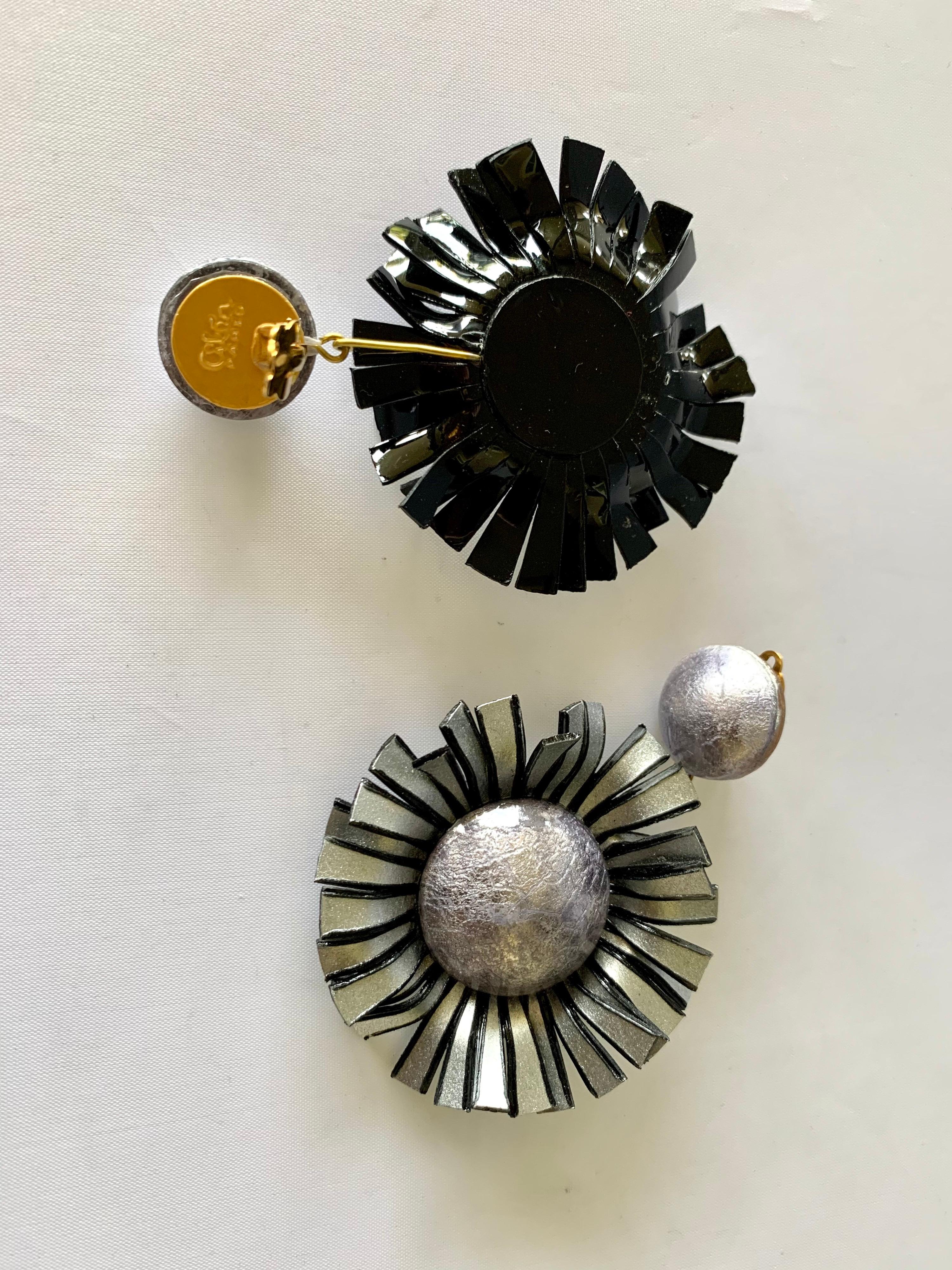 Donna Orecchini grandi a fiore grigio