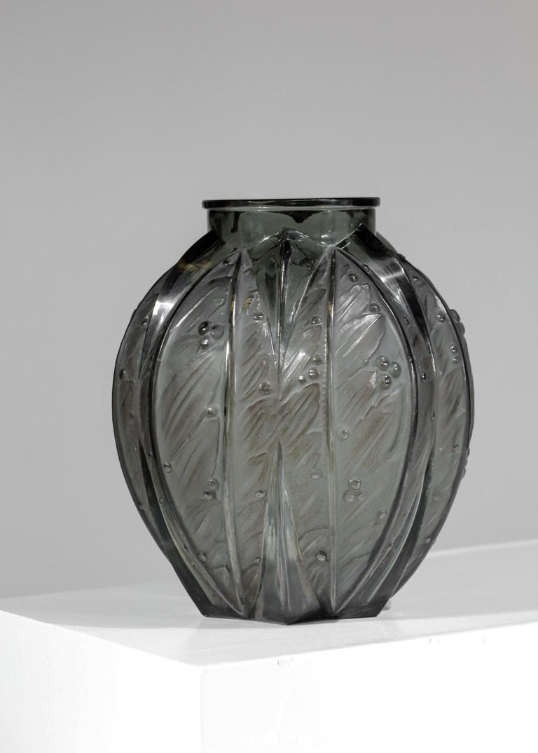 Large Grey Glass Vase by Verlys from the 1940s For Sale 4