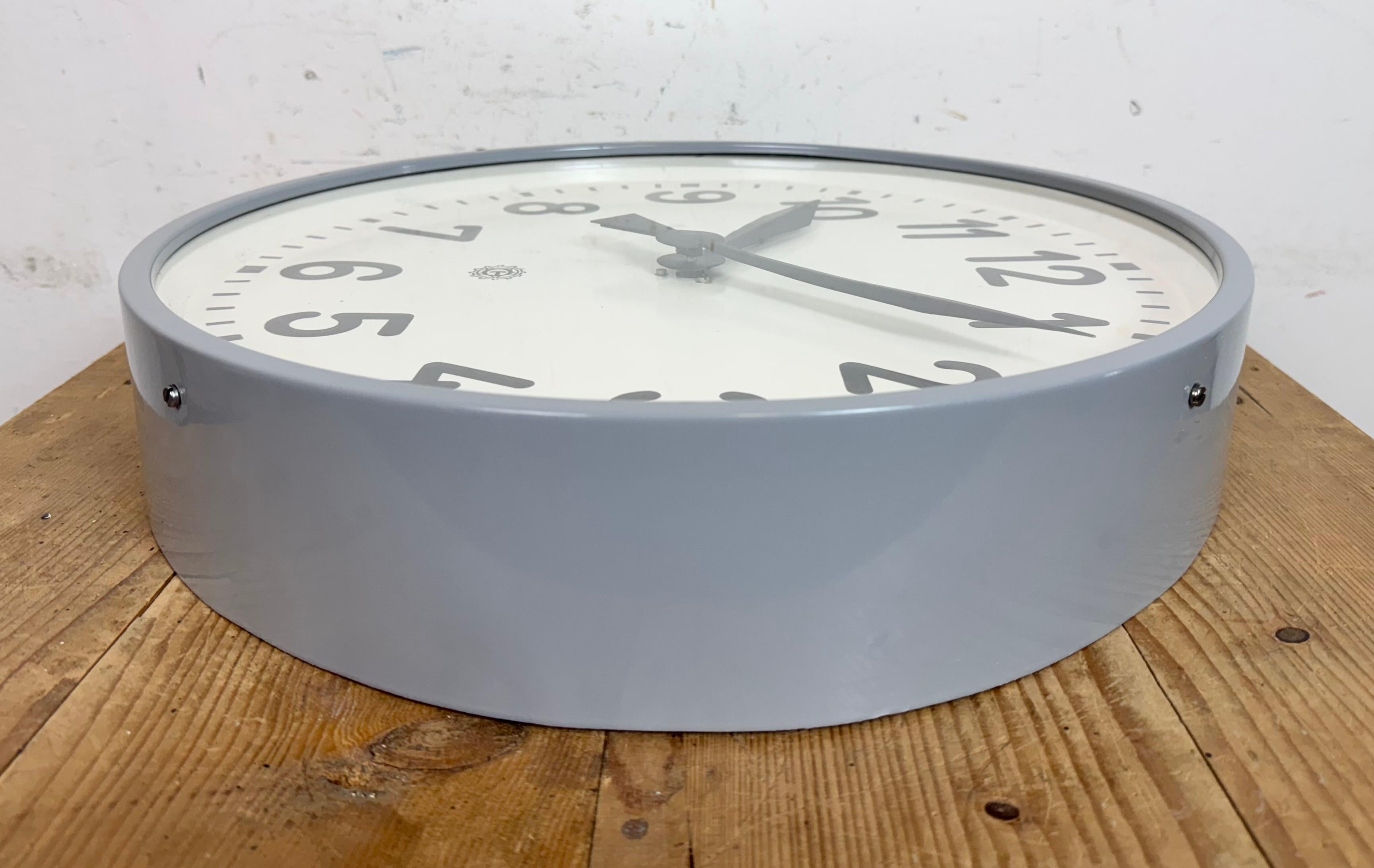 Grande orologio da parete industriale grigio di Chronotechna, anni '50 in vendita 4