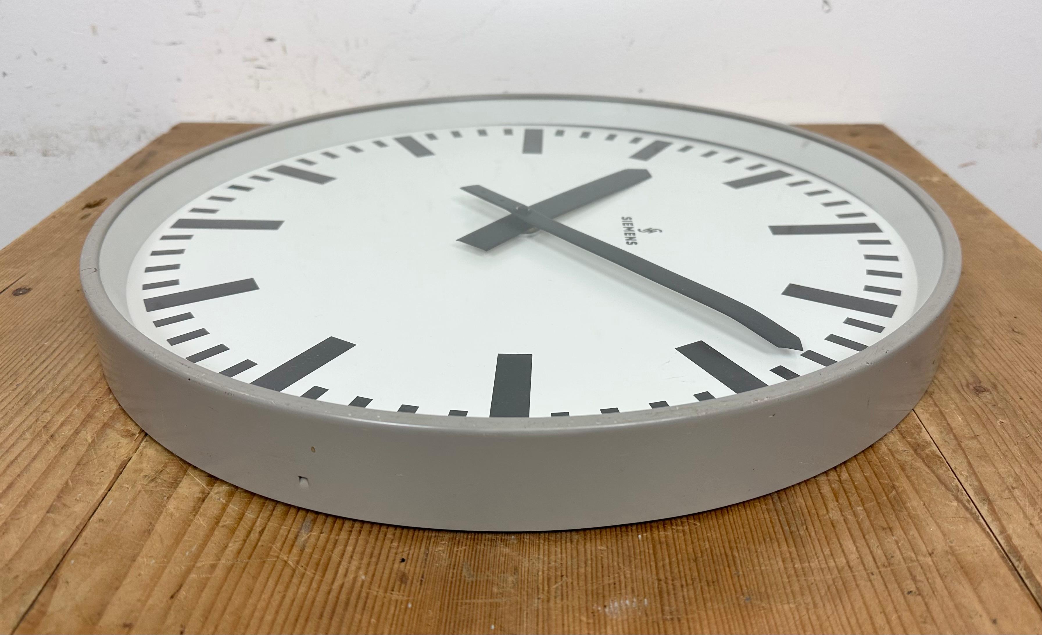 Large Grey Industrial Factory Wall Clock from Siemens, 1970s 5