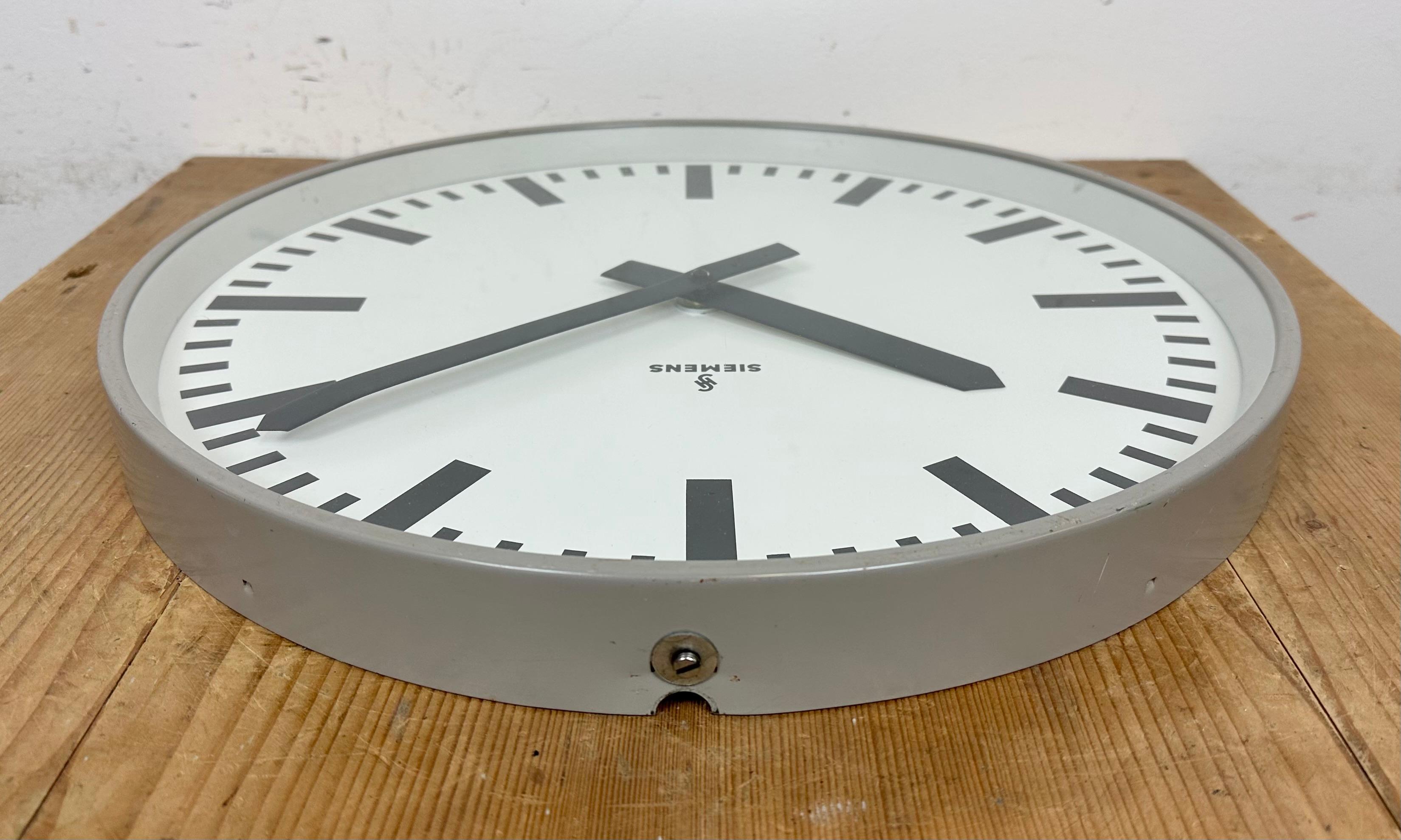 Large Grey Industrial Factory Wall Clock from Siemens, 1970s 6