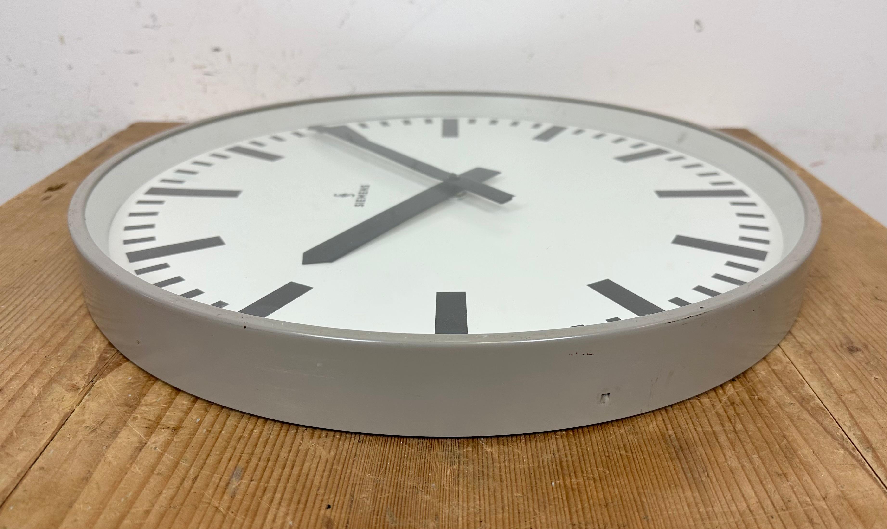 Large Grey Industrial Factory Wall Clock from Siemens, 1970s 8