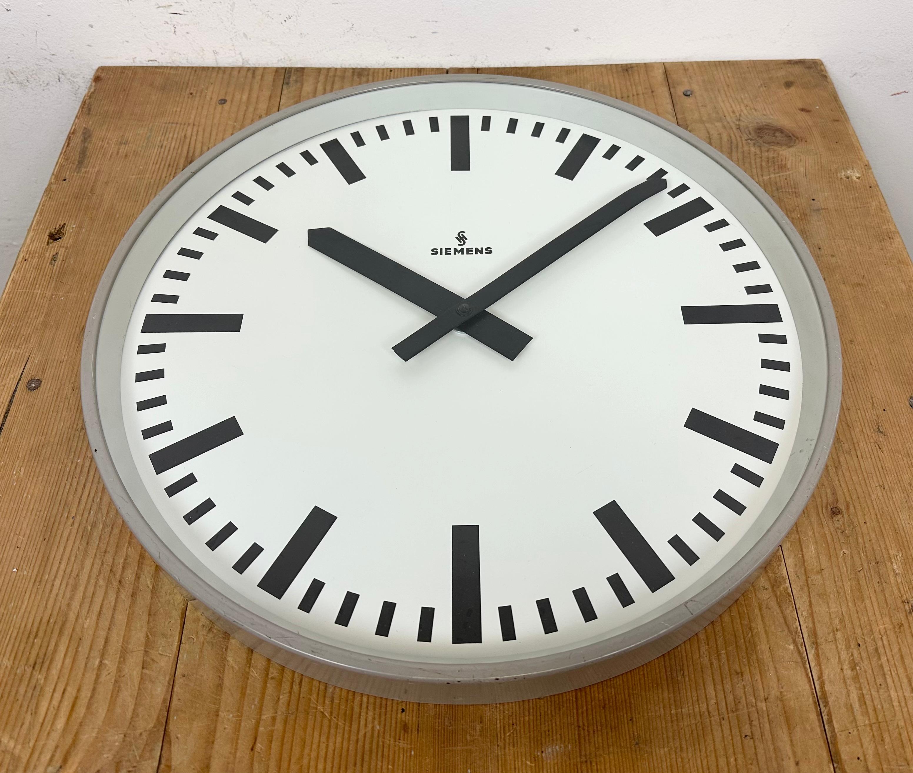 Large Grey Industrial Factory Wall Clock from Siemens, 1970s 2