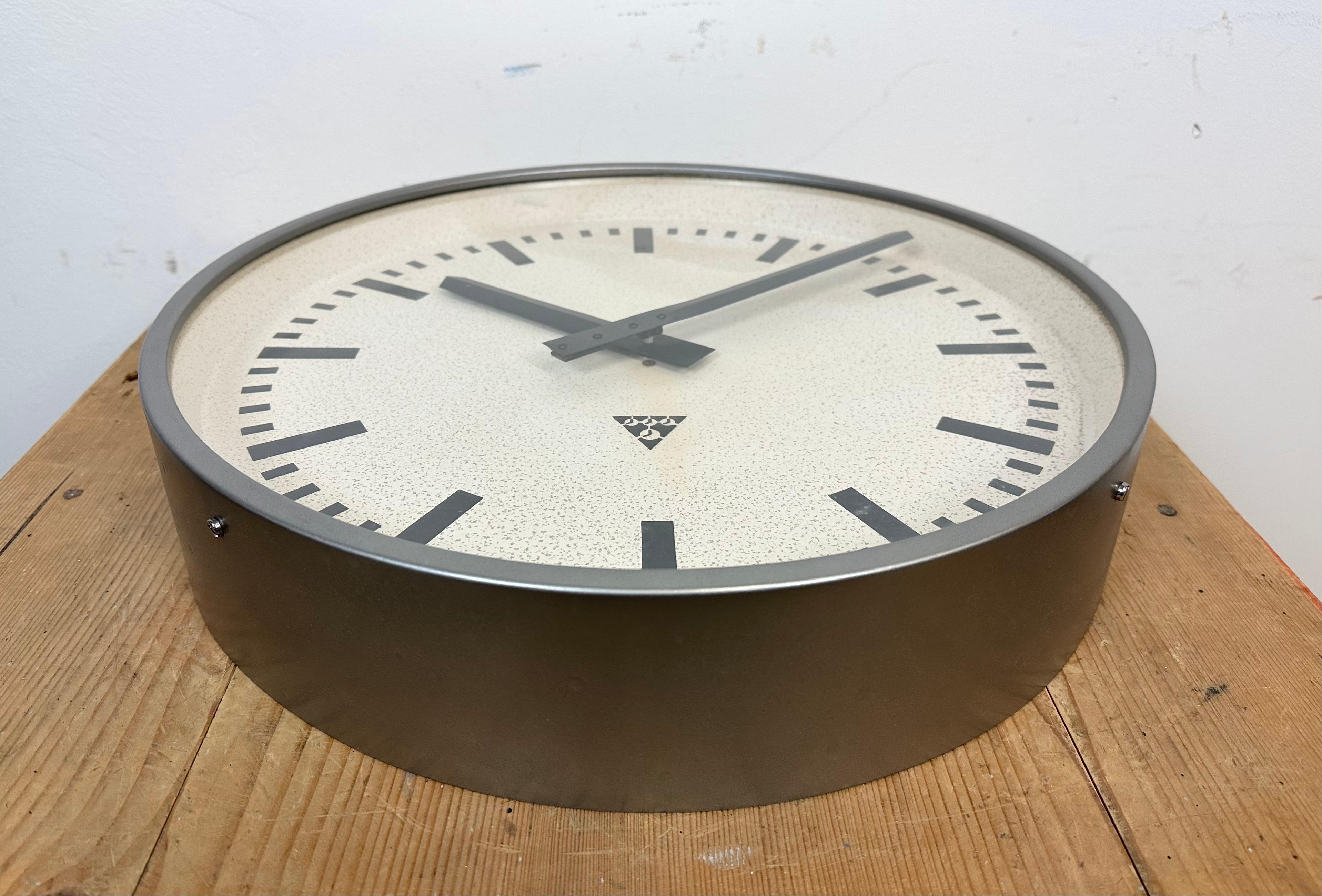 Large Grey Industrial Wall Clock from Pragotron, 1960s For Sale 3