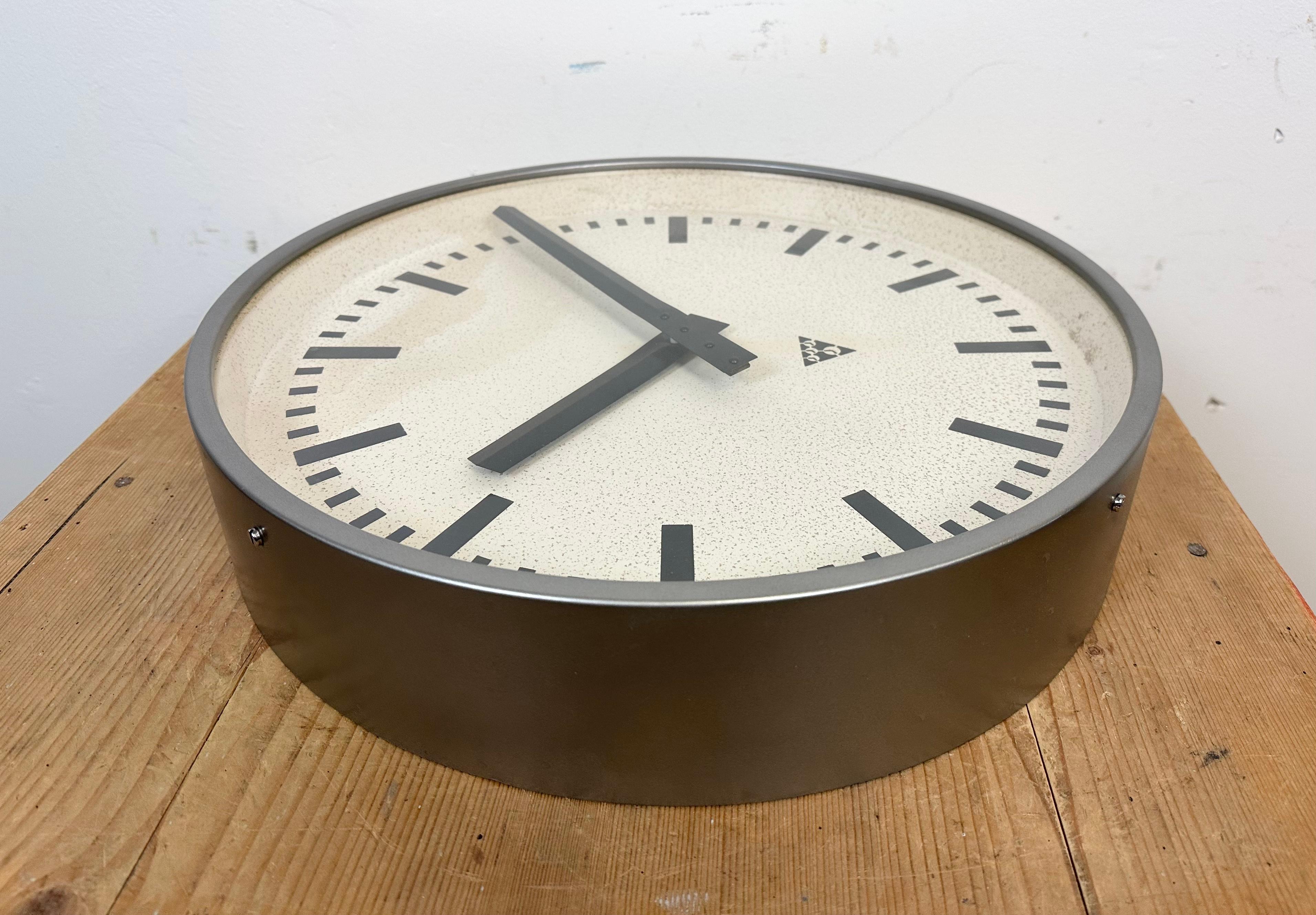 Large Grey Industrial Wall Clock from Pragotron, 1960s For Sale 7