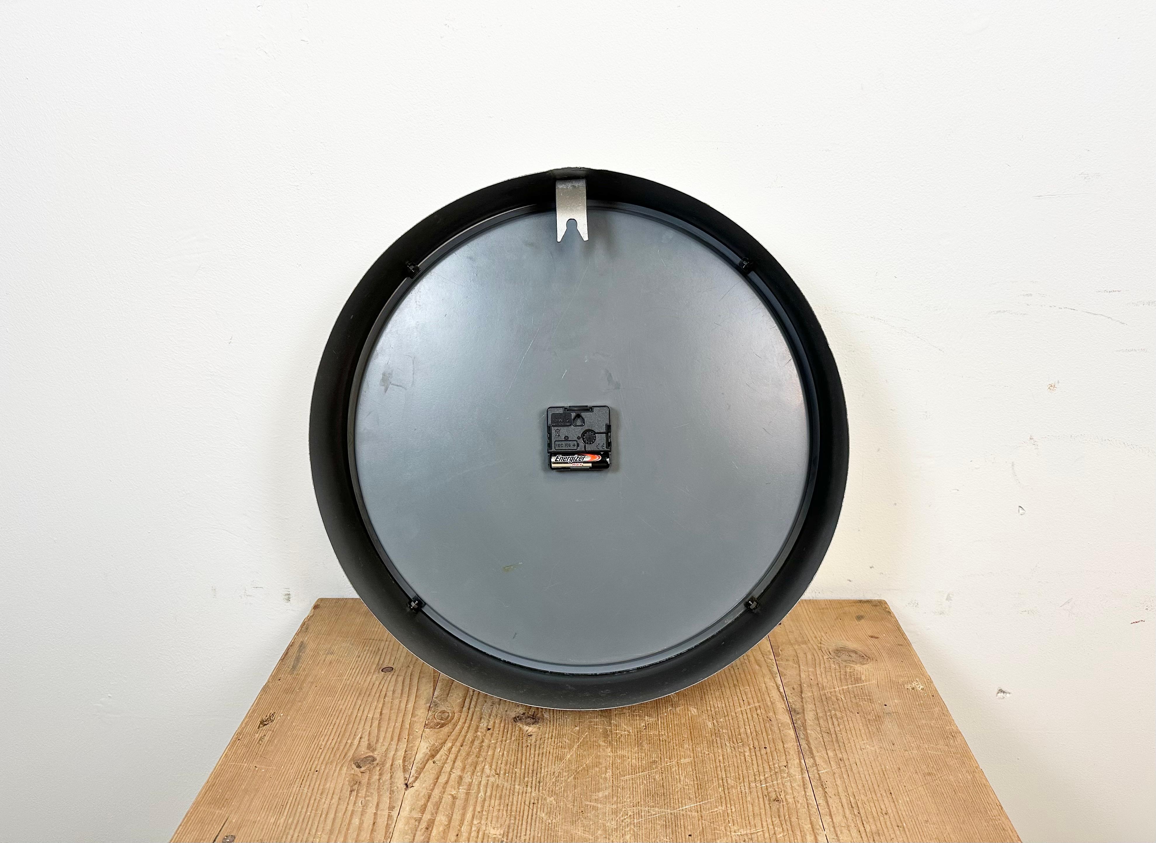 Large Grey Industrial Wall Clock from Pragotron, 1960s For Sale 8